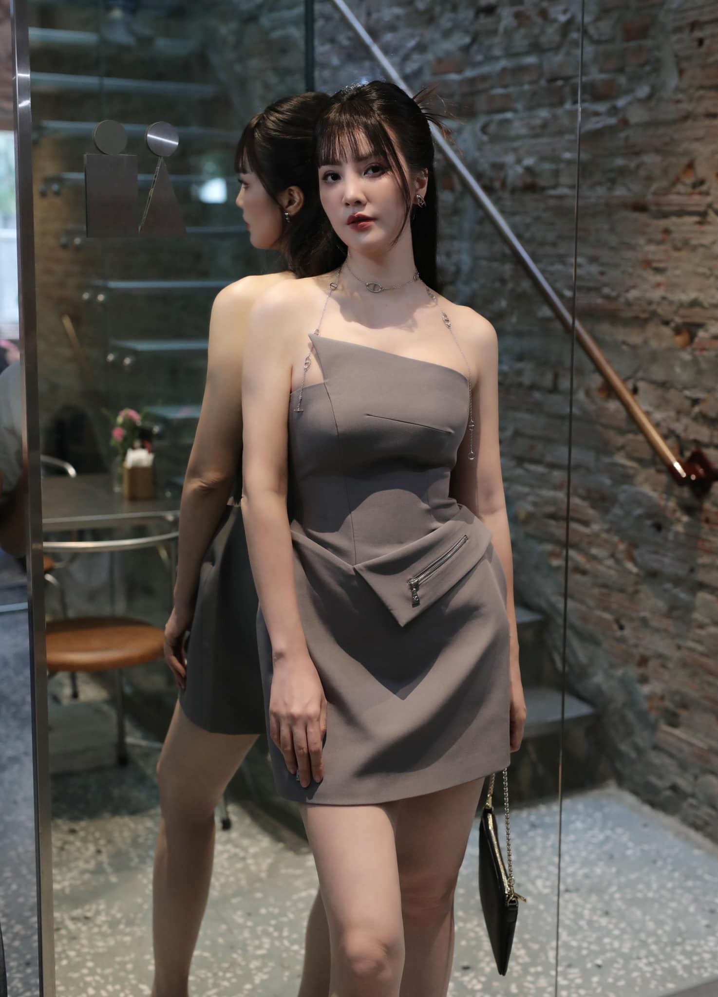 Showbiz 2/9: Á hậu Thụy Vân mệt mỏi vì tin ly hôn chồng ảnh 1