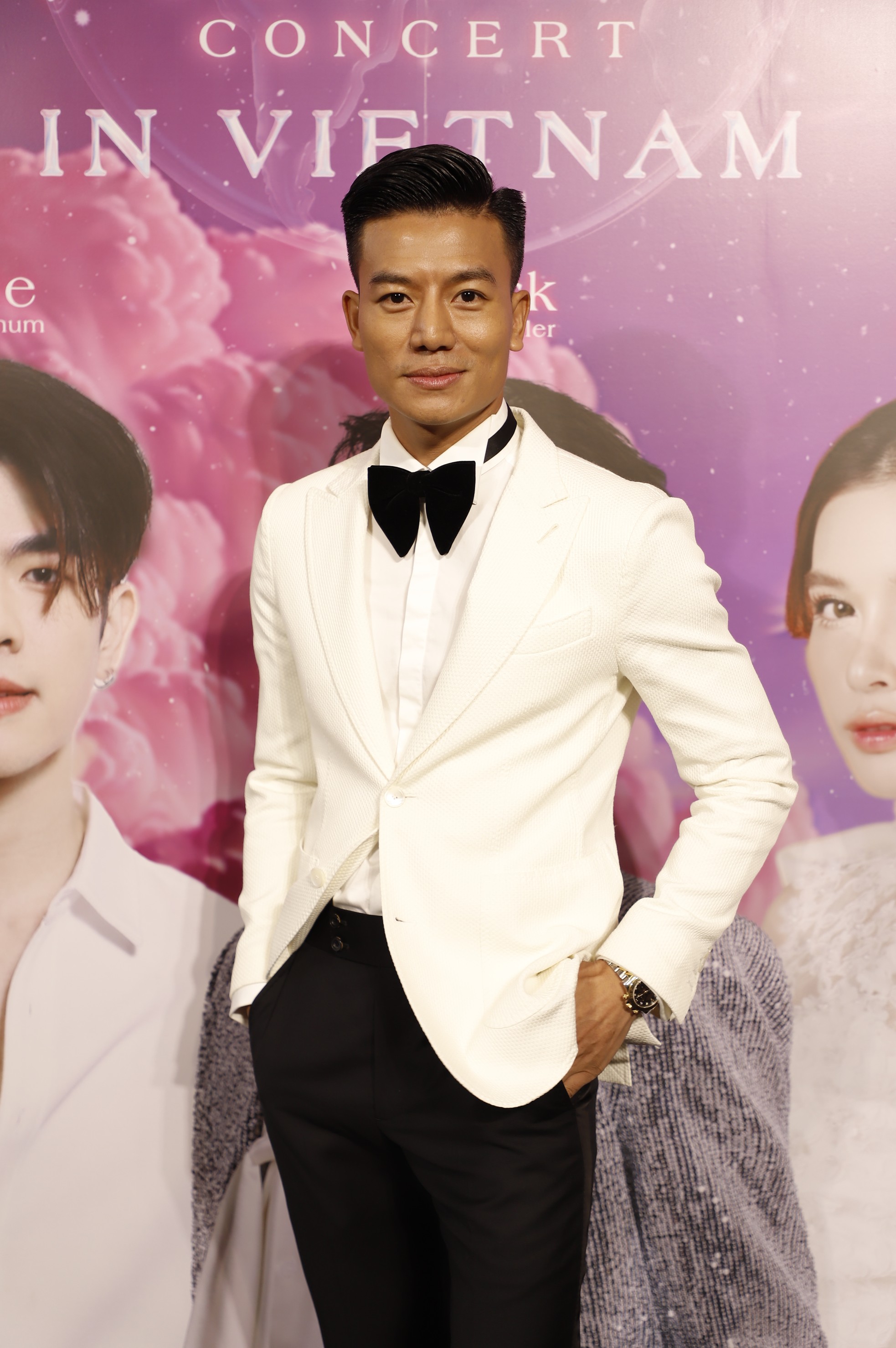 Showbiz 10/9: Hiếu Nguyễn hội ngộ mỹ nam Patrick, Huỳnh Hồng Loan xúc động khi ‘Mẹ rơm’ thắng lớn ảnh 1