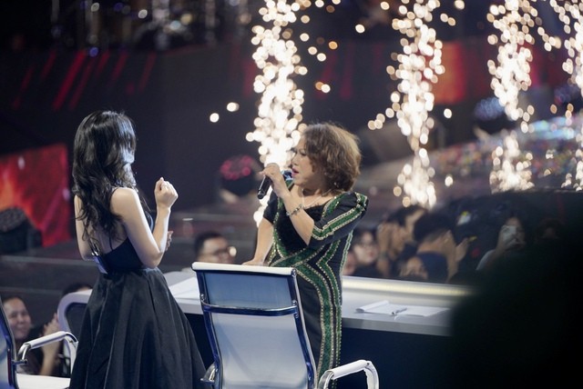 Showbiz 11/9: Màn chào hỏi của Siu Black và Mỹ Tâm tại Vietnam Idol gây chú ý ảnh 1