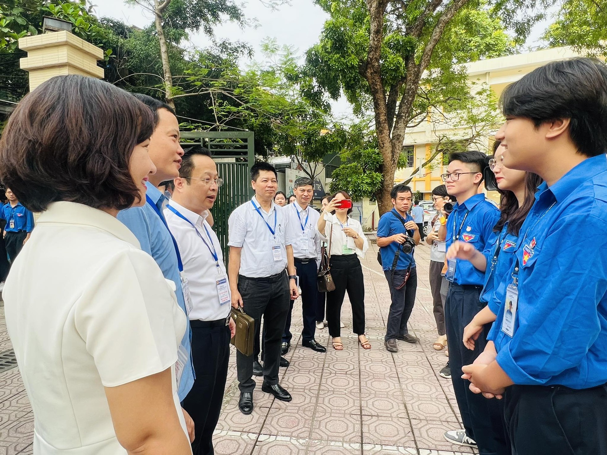 Hà Nội thi vào lớp 10 với tỉ lệ chọi khắc nghiệt, đề văn không khác lạ ảnh 18