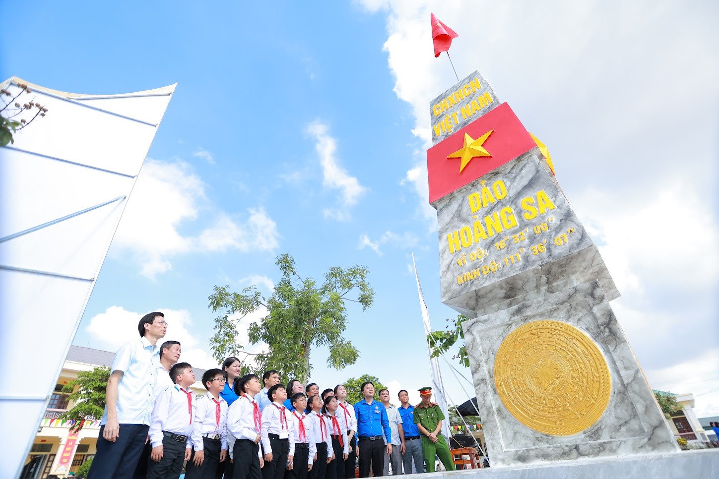 Khánh thành công trình cột mốc Hoàng Sa trong trường học ảnh 6