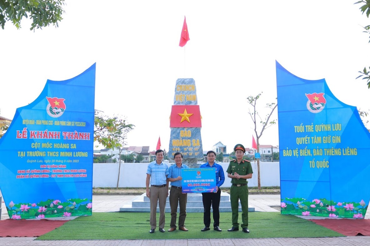 Khánh thành công trình cột mốc Hoàng Sa trong trường học ảnh 5