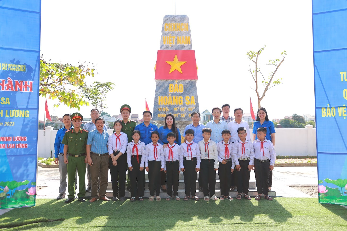 Khánh thành công trình cột mốc Hoàng Sa trong trường học ảnh 8