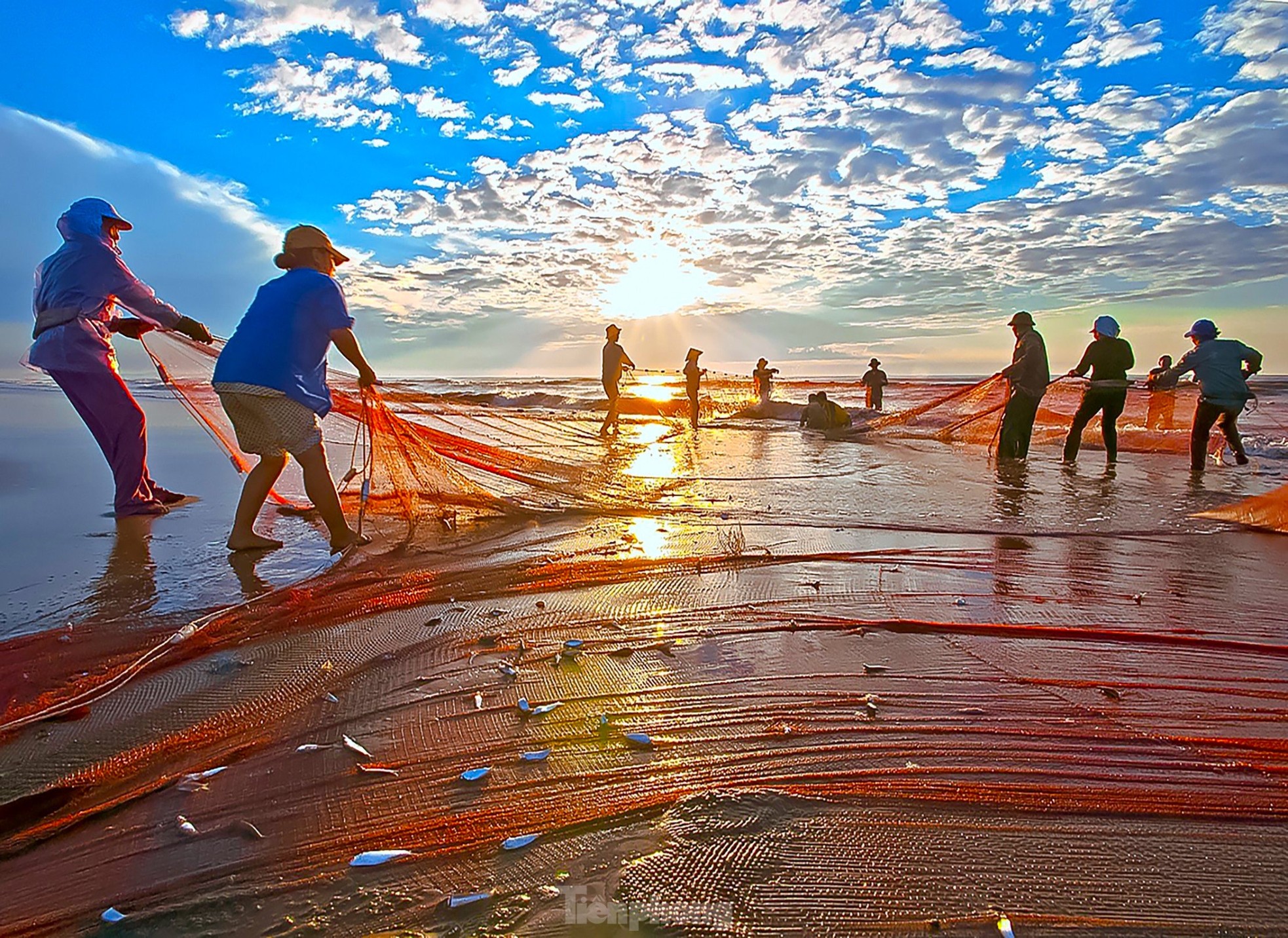 Ngắm bình minh đẹp nao lòng ở bãi biển Cửa Lò ảnh 6