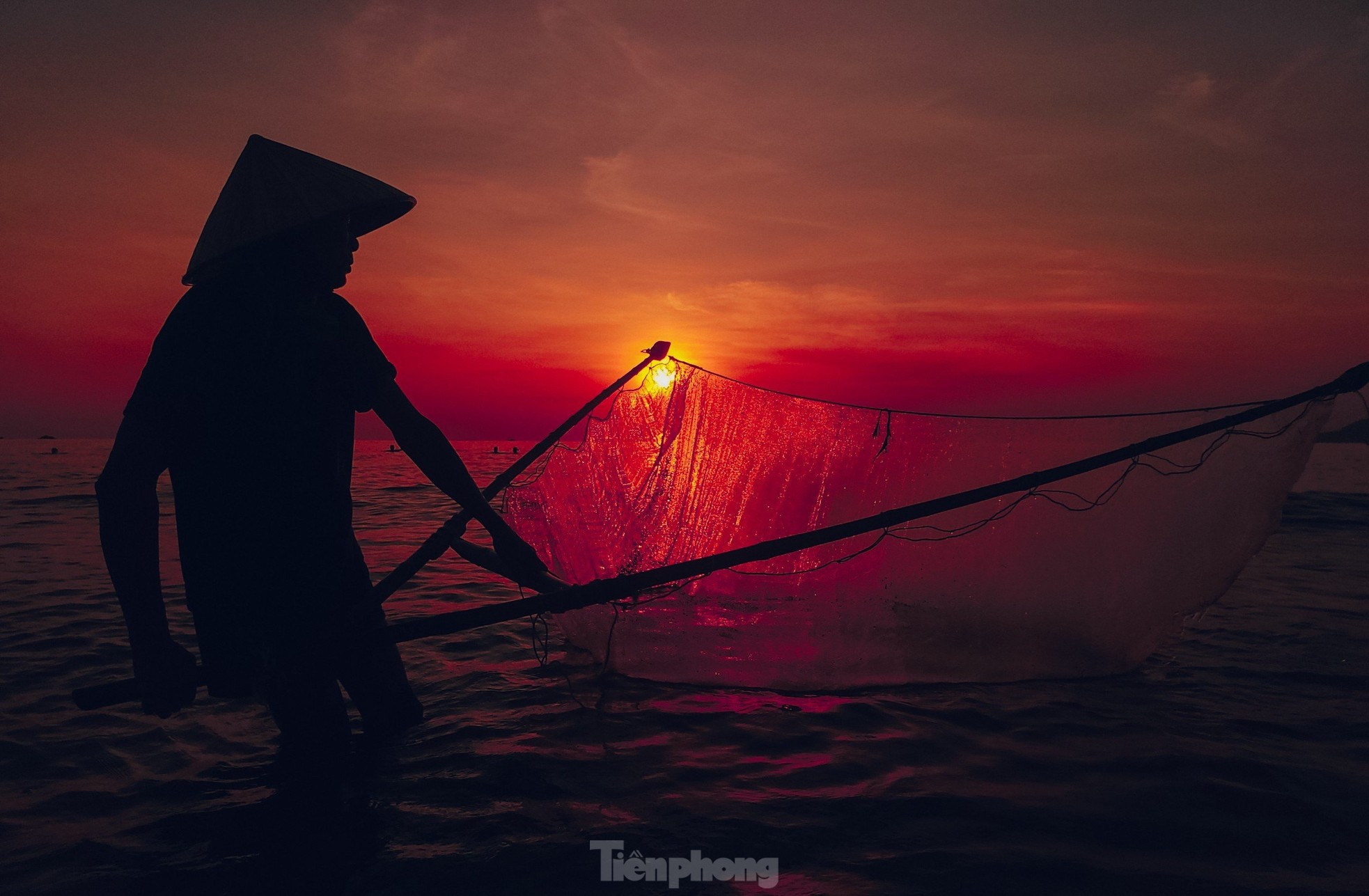Ngắm bình minh đẹp nao lòng ở bãi biển Cửa Lò ảnh 8