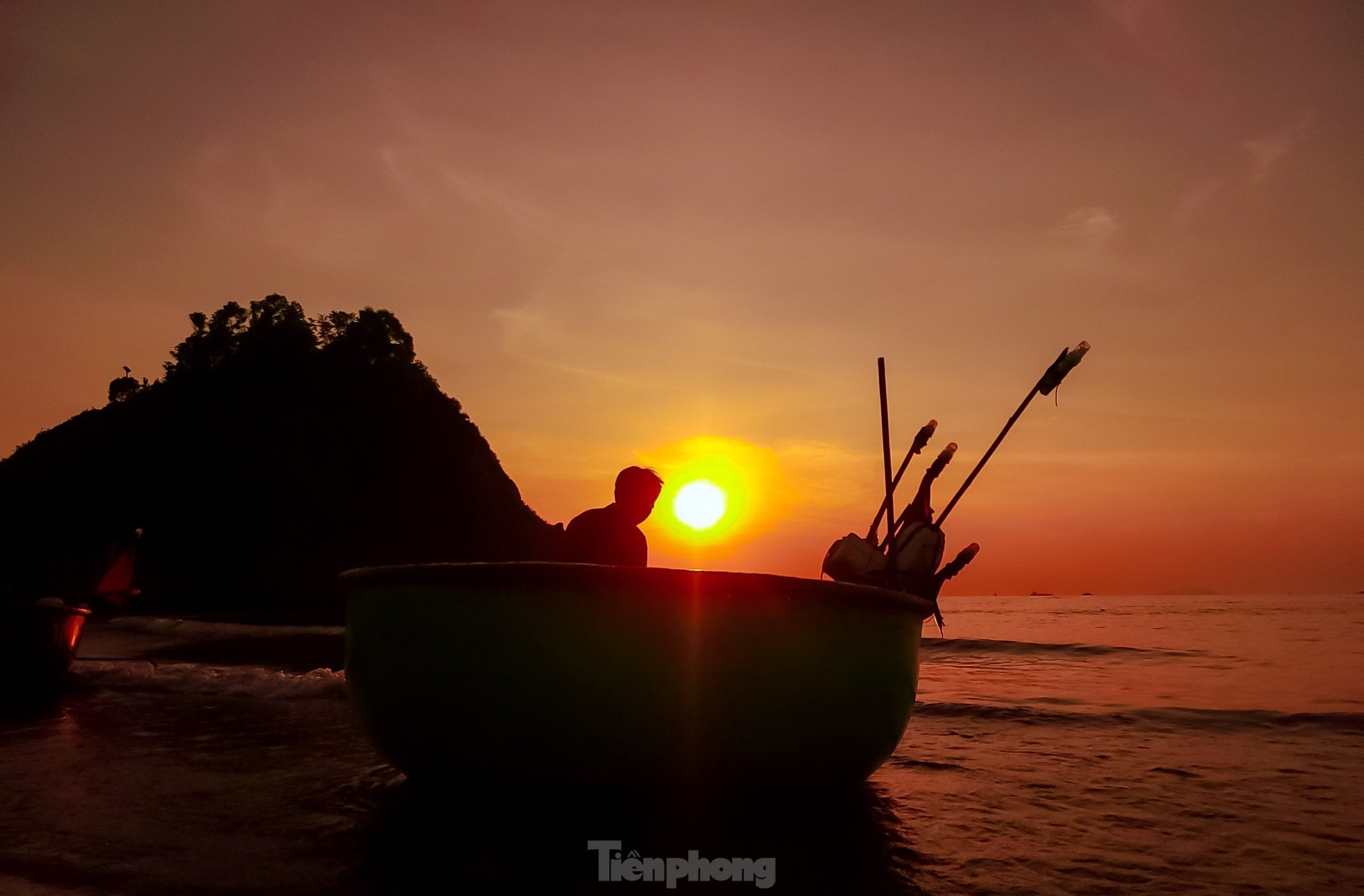 Ngắm bình minh đẹp nao lòng ở bãi biển Cửa Lò ảnh 4