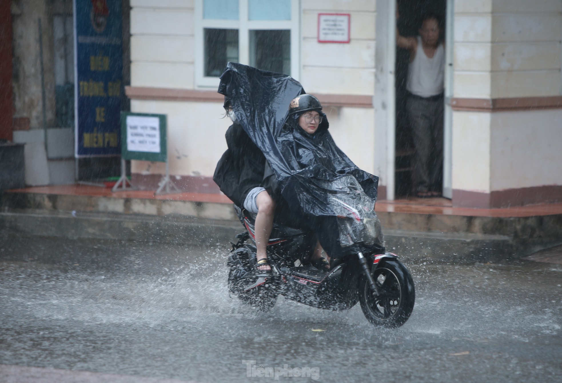 Thanh niên tình nguyện sẵn sàng đồng hành cùng sĩ tử ảnh 3