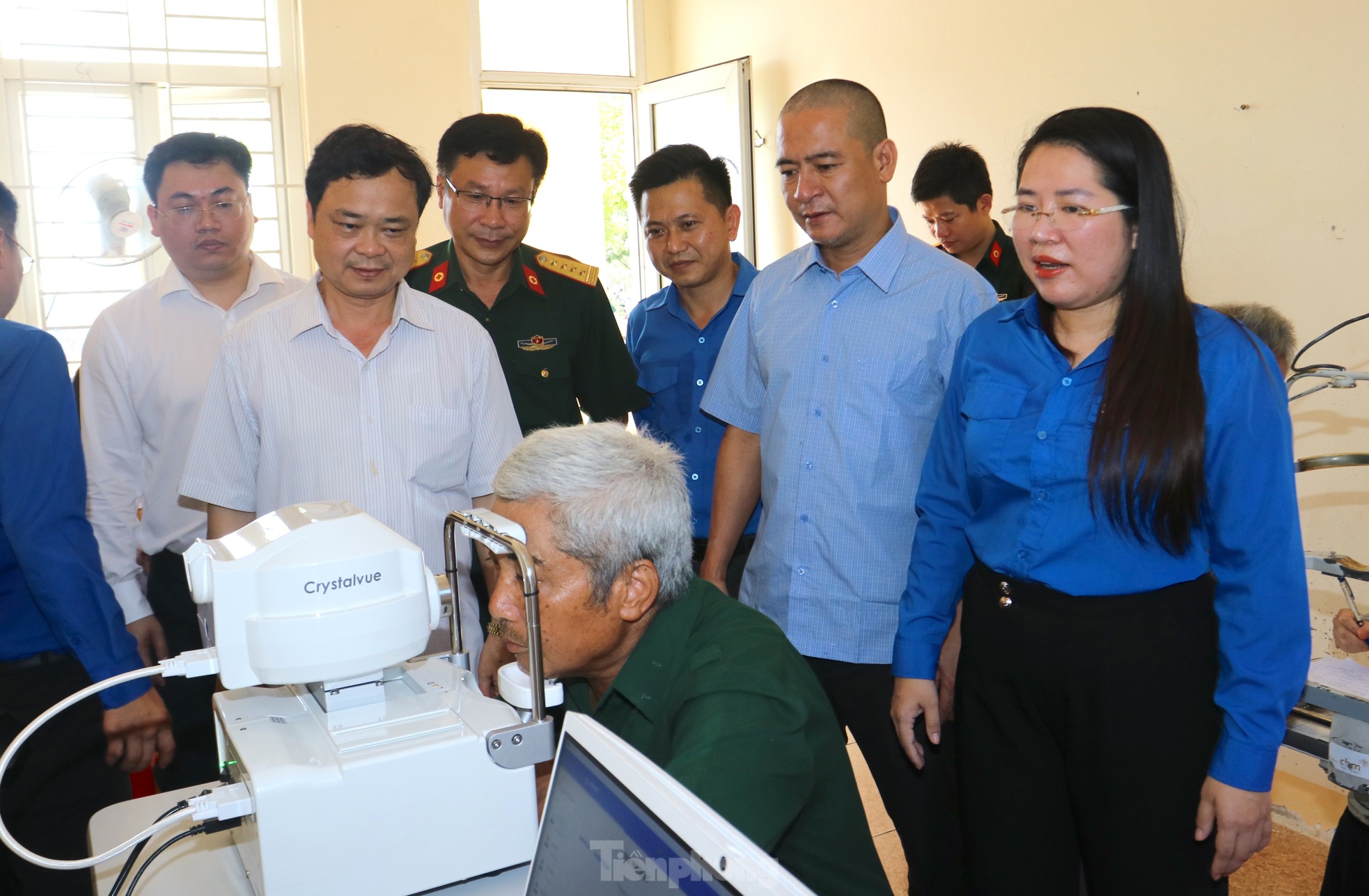 Hội LHTN, Hội Thầy thuốc trẻ tỉnh Nghệ An và báo Tiền Phong khám, phát thuốc miễn phí cho người dân ảnh 13