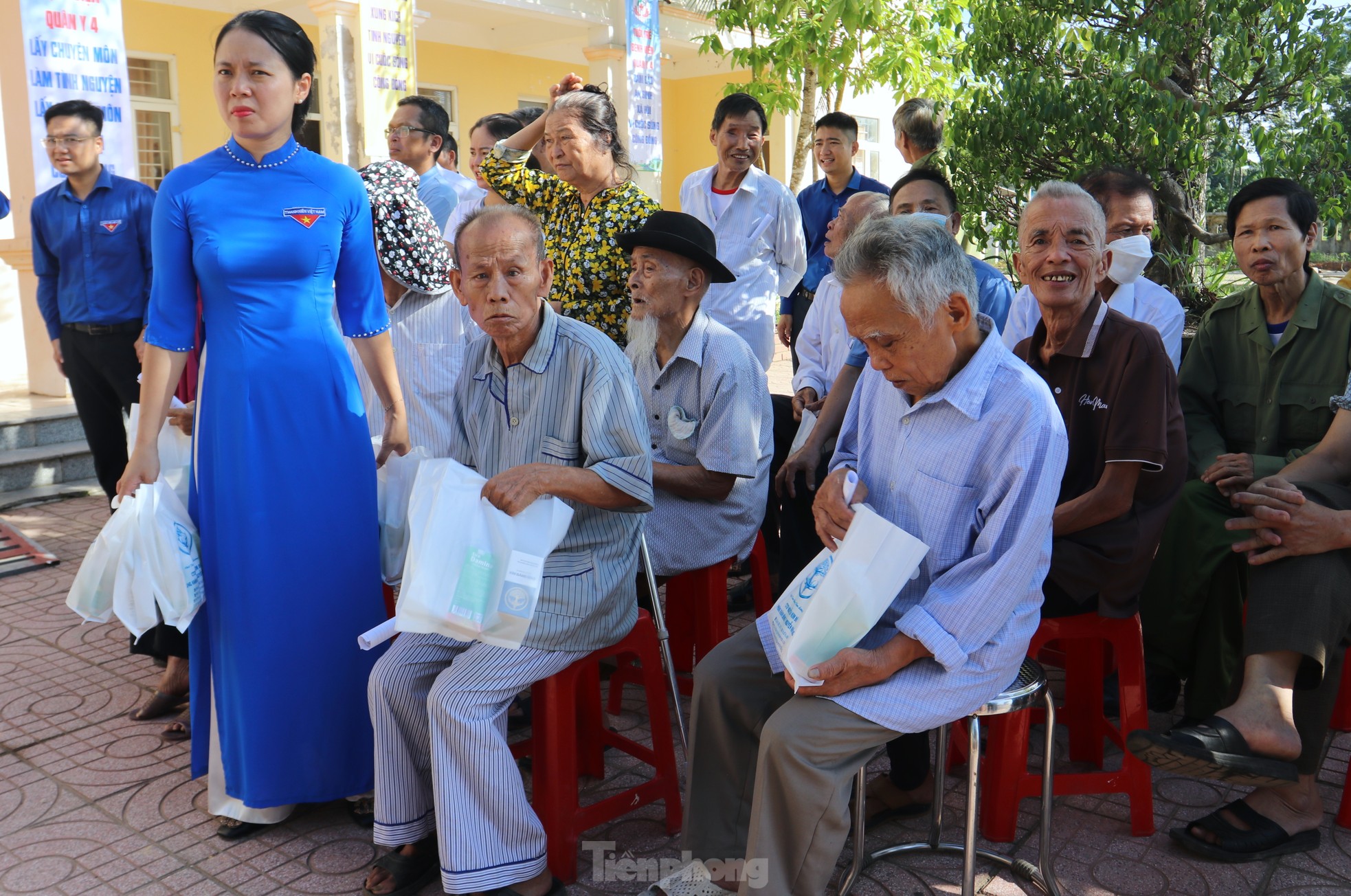 Hội LHTN, Hội Thầy thuốc trẻ tỉnh Nghệ An và báo Tiền Phong khám, phát thuốc miễn phí cho người dân ảnh 4
