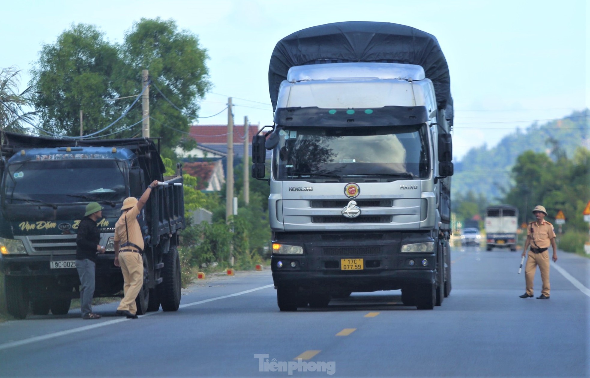 Xe tải trọng lớn 'cày' đường ven biển Nghệ An - Hà Tĩnh để né trạm thu phí? ảnh 28