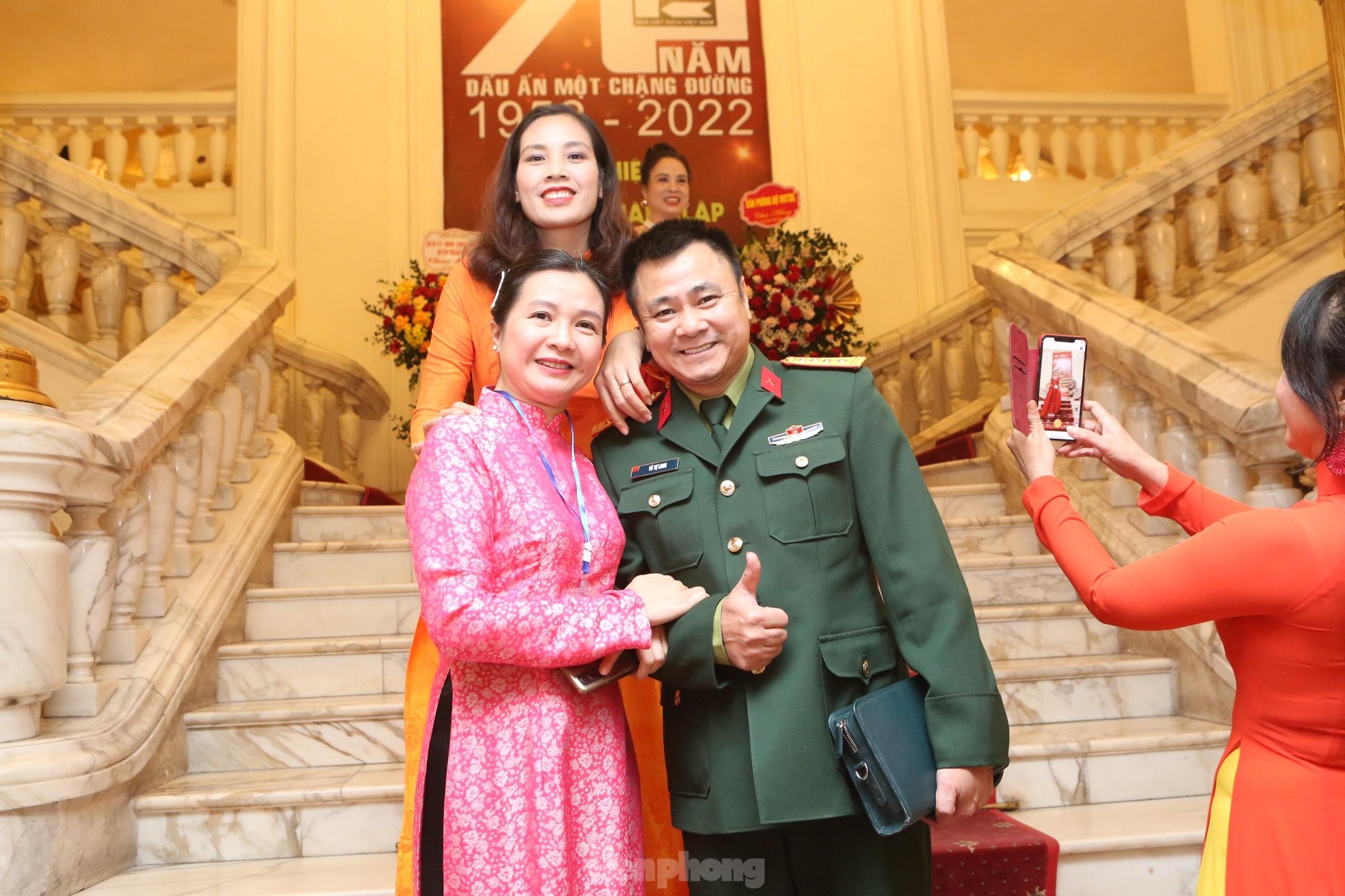 Quốc Khánh, Trọng Trinh và dàn nghệ sĩ nổi tiếng Nhà hát Kịch Việt Nam ảnh 10
