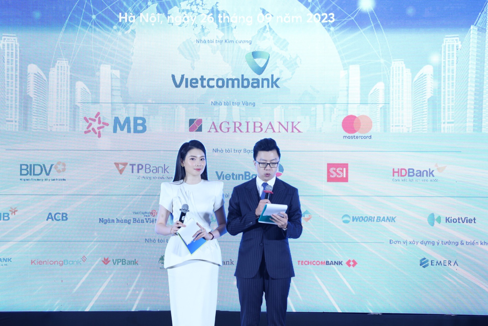 Tiết lộ về bộ đôi MC tài chính Hoàng Nam - Điệp Anh ảnh 1