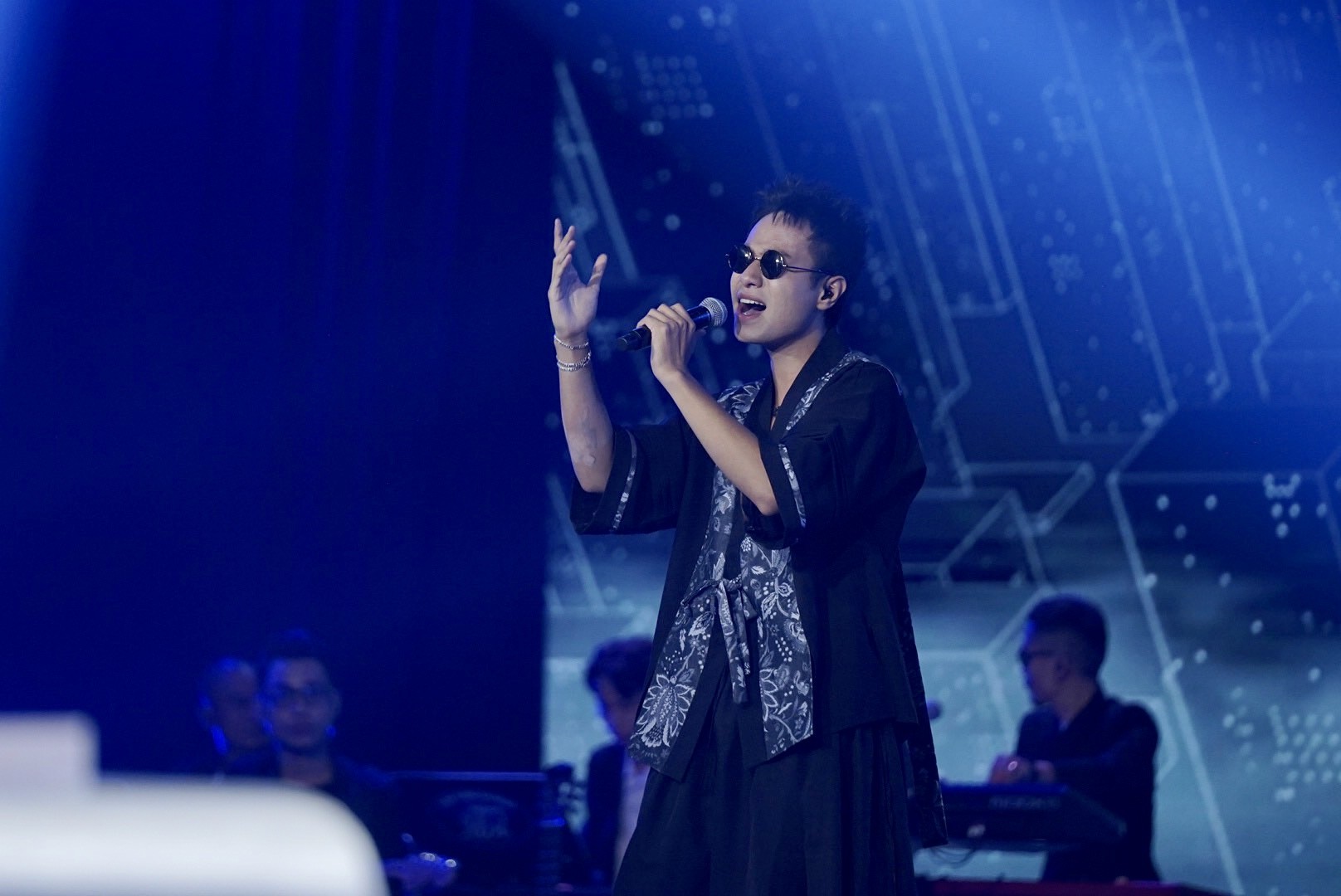 Vietnam Idol 2023 lên sóng trực tiếp: Thí sinh bị chê nhạt, hát không rõ lời ảnh 7