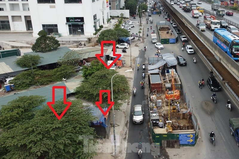 Cận cảnh vỉa hè đường Nguyễn Xiển bị chiếm dụng 'bền vững' - Ảnh 7.