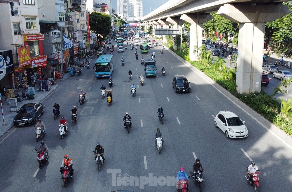 Vì sao dải phân cách làn đường Nguyễn Trãi được tháo dỡ? ảnh 1