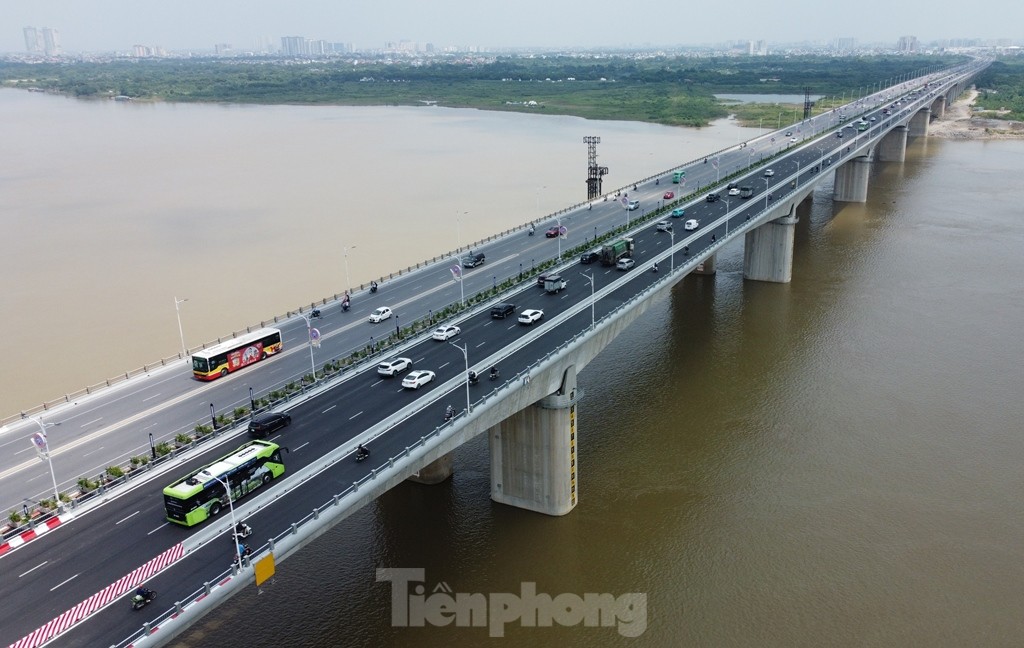 Cầu Vĩnh Tuy: Hai chiều cầu hai kiểu tổ chức giao thông, phương tiện lúng túng khi lưu thông ảnh 10