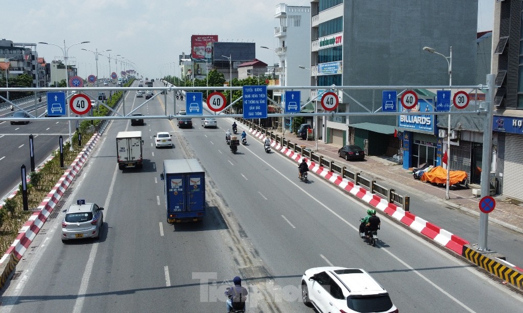 Cầu Vĩnh Tuy: Hai chiều cầu hai kiểu tổ chức giao thông, phương tiện lúng túng khi lưu thông ảnh 2