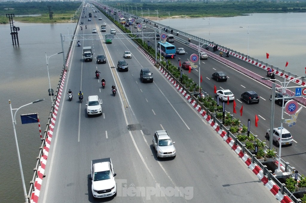 Cầu Vĩnh Tuy: Hai chiều cầu hai kiểu tổ chức giao thông, phương tiện lúng túng khi lưu thông ảnh 6