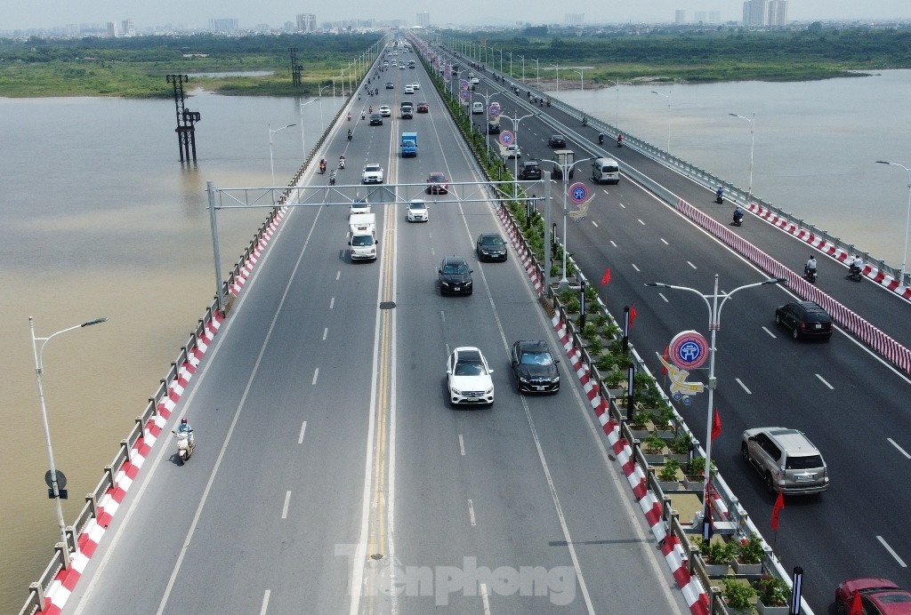 Cầu Vĩnh Tuy: Hai chiều cầu hai kiểu tổ chức giao thông, phương tiện lúng túng khi lưu thông ảnh 7