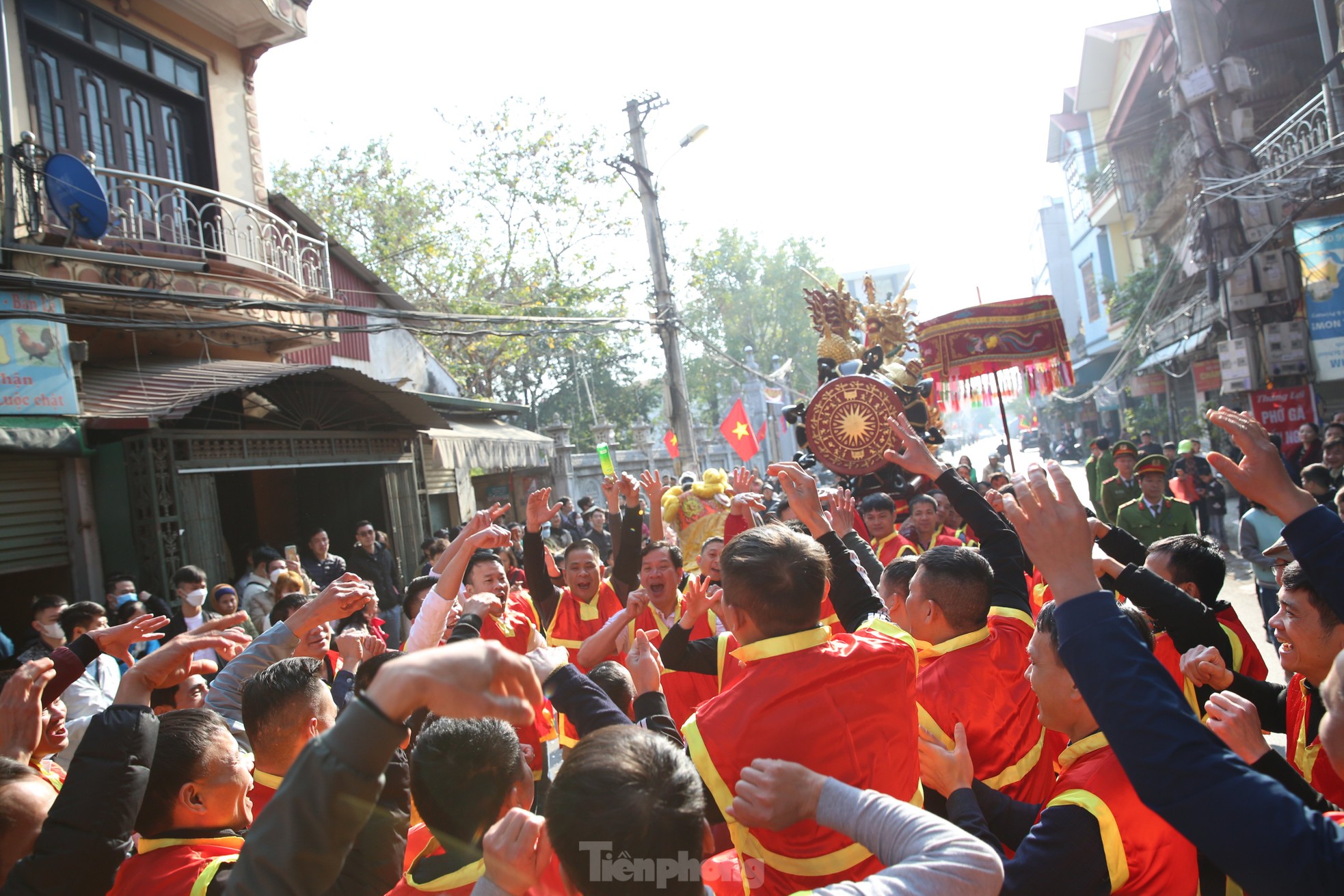 Tưng bừng lễ hội rước pháo khổng lồ ở làng Đồng Kỵ ảnh 4