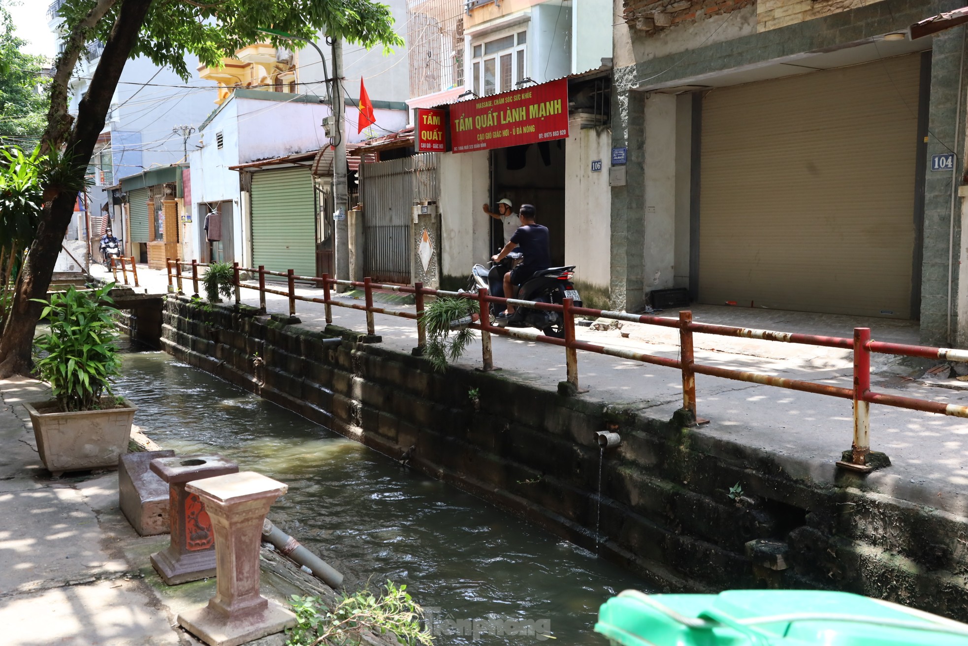 Dân Thủ đô sống khổ bên dòng sông chết - Ảnh 9. Dân Thủ đô sống khổ bên dòng sông chết - Ảnh 9.