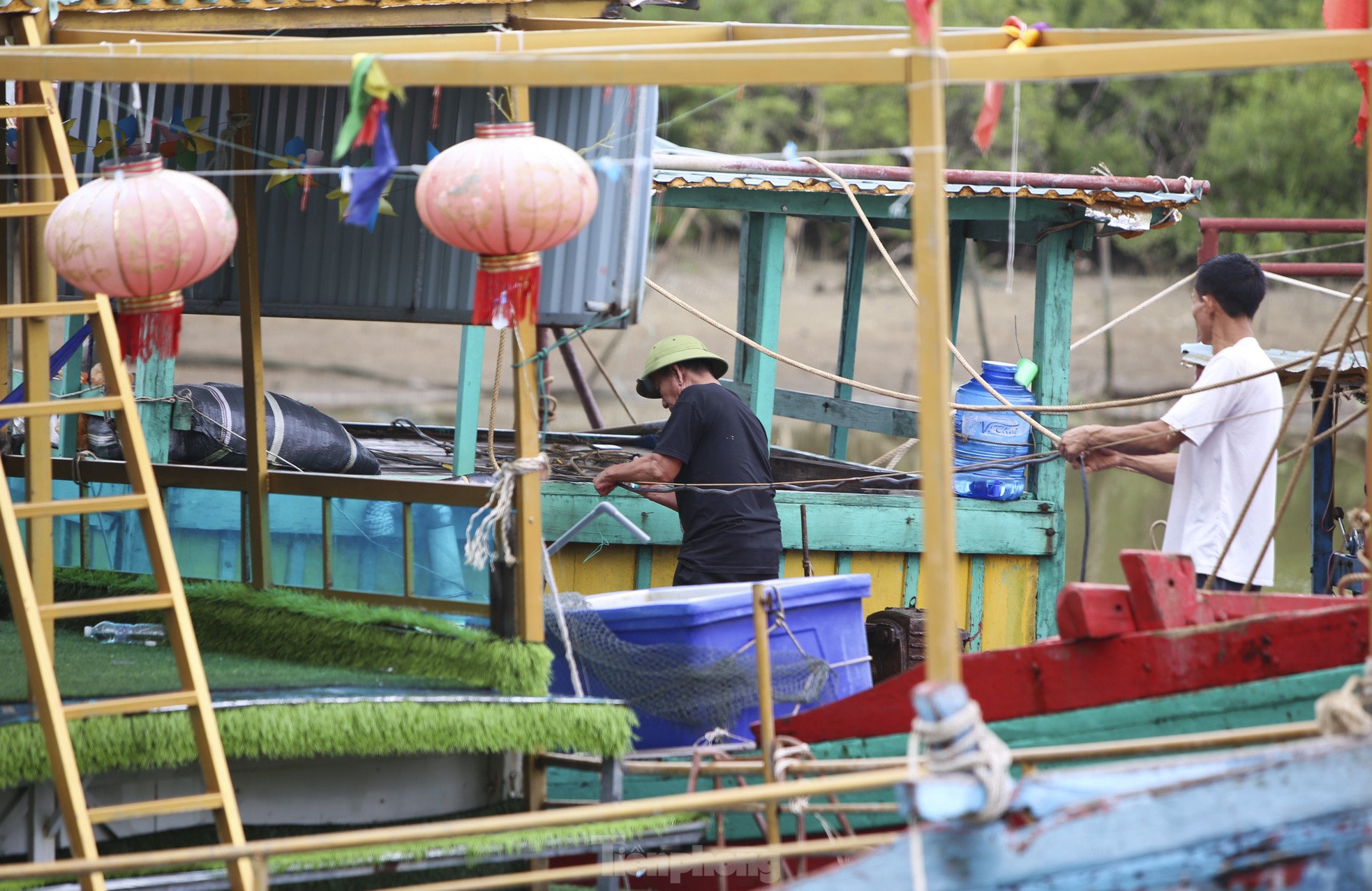 Ngư dân Hà Tĩnh vươn khơi thu 'lộc biển' sau đợt mưa lớn ảnh 4