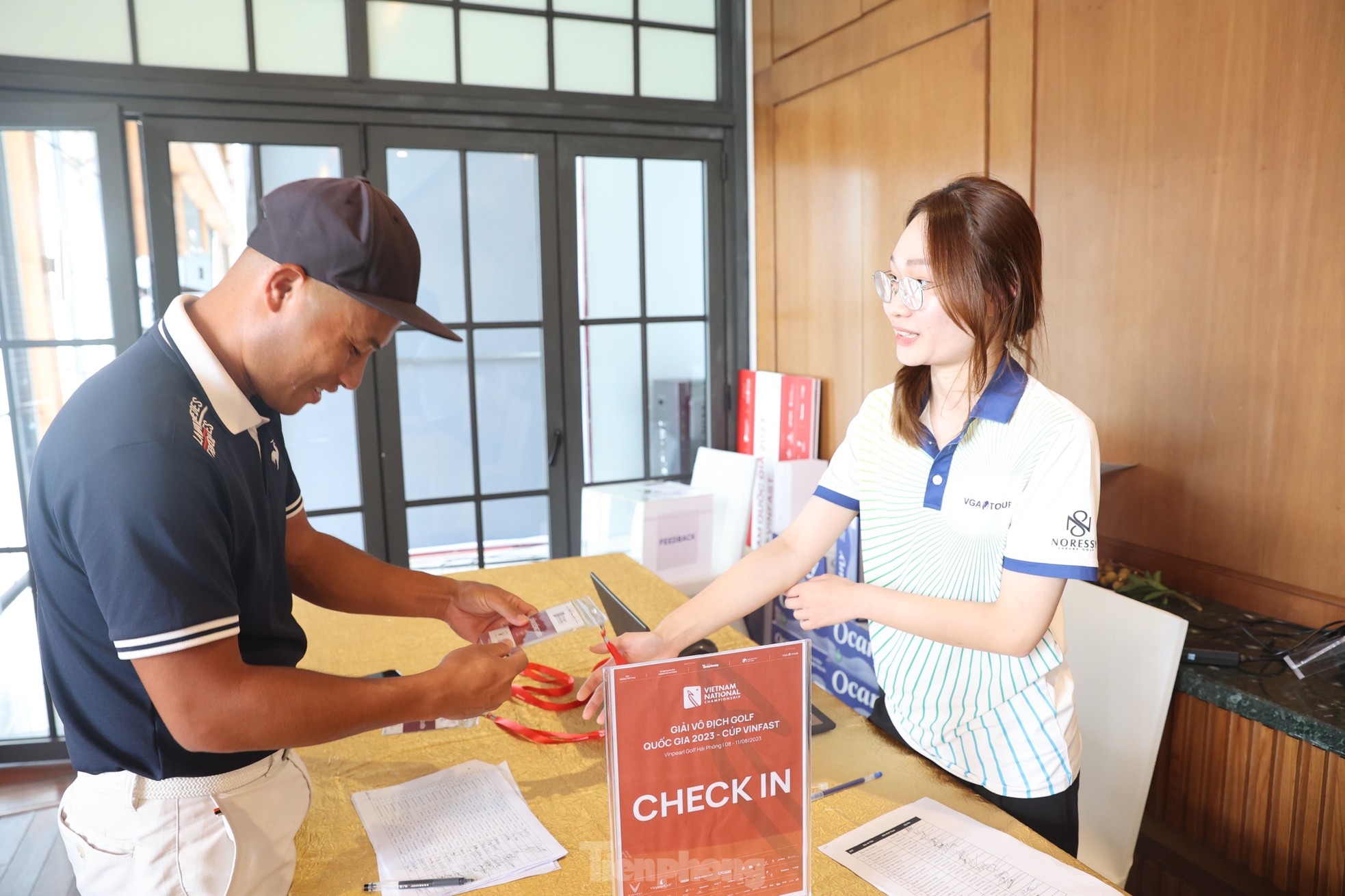 Golfer hoàn tất thủ tục trước giờ khởi tranh Giải Vô địch Golf Quốc gia năm 2023 - Cúp VinFast ảnh 9