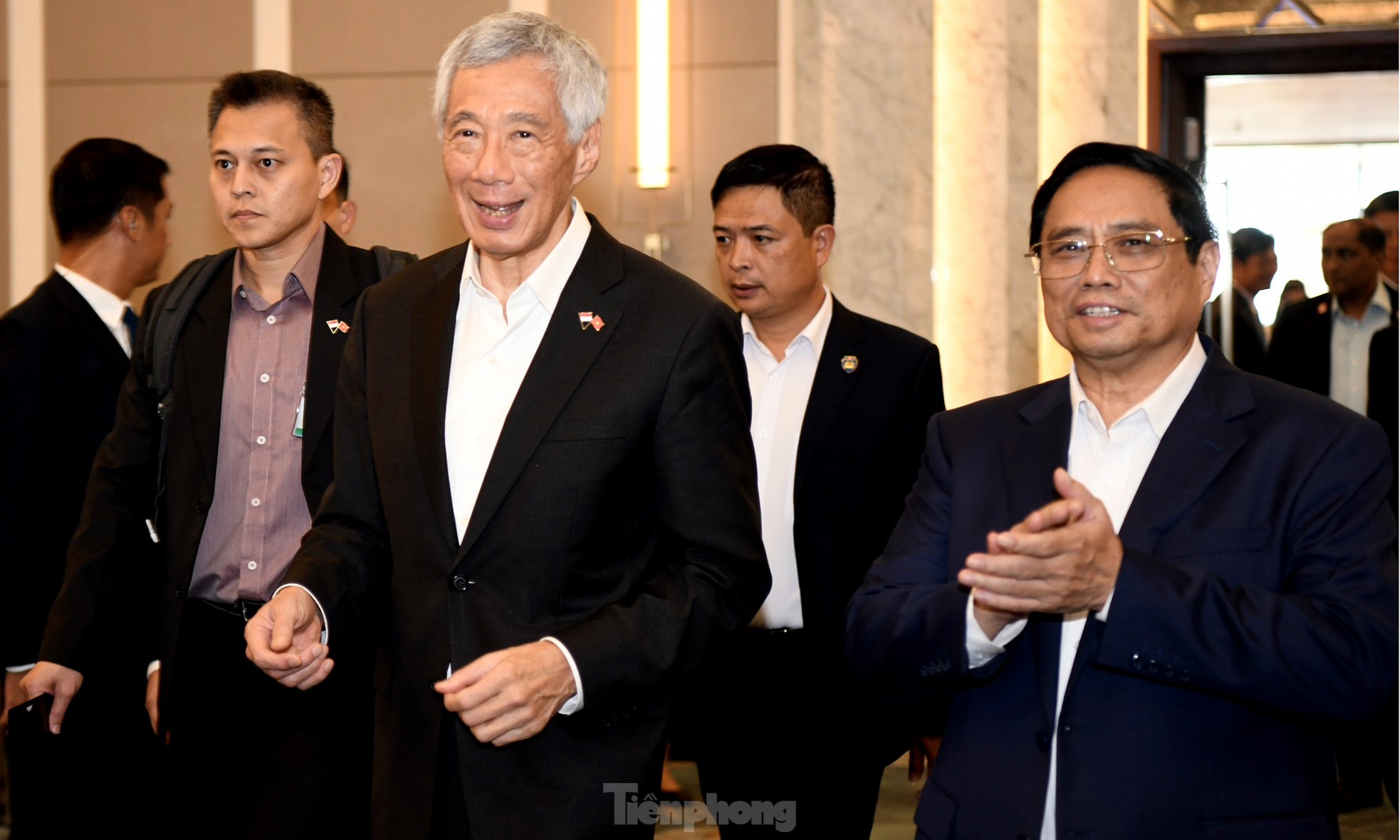 Thủ tướng Phạm Minh Chính và Thủ tướng Lý Hiển Long gặp mặt đại biểu thanh niên hai nước ảnh 2