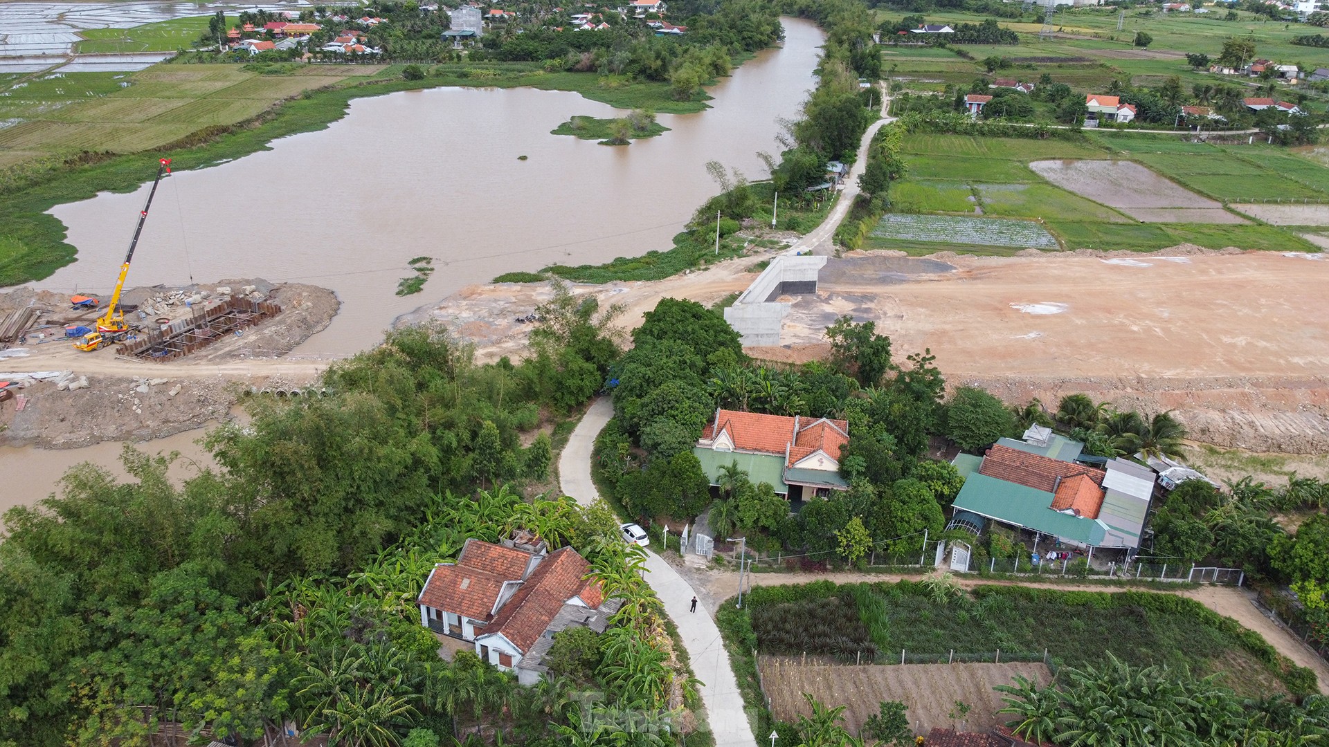 Cận cảnh cao tốc Vân Phong - Nha Trang gần 12.000 tỷ nguy cơ 'lụt' tiến độ ảnh 9