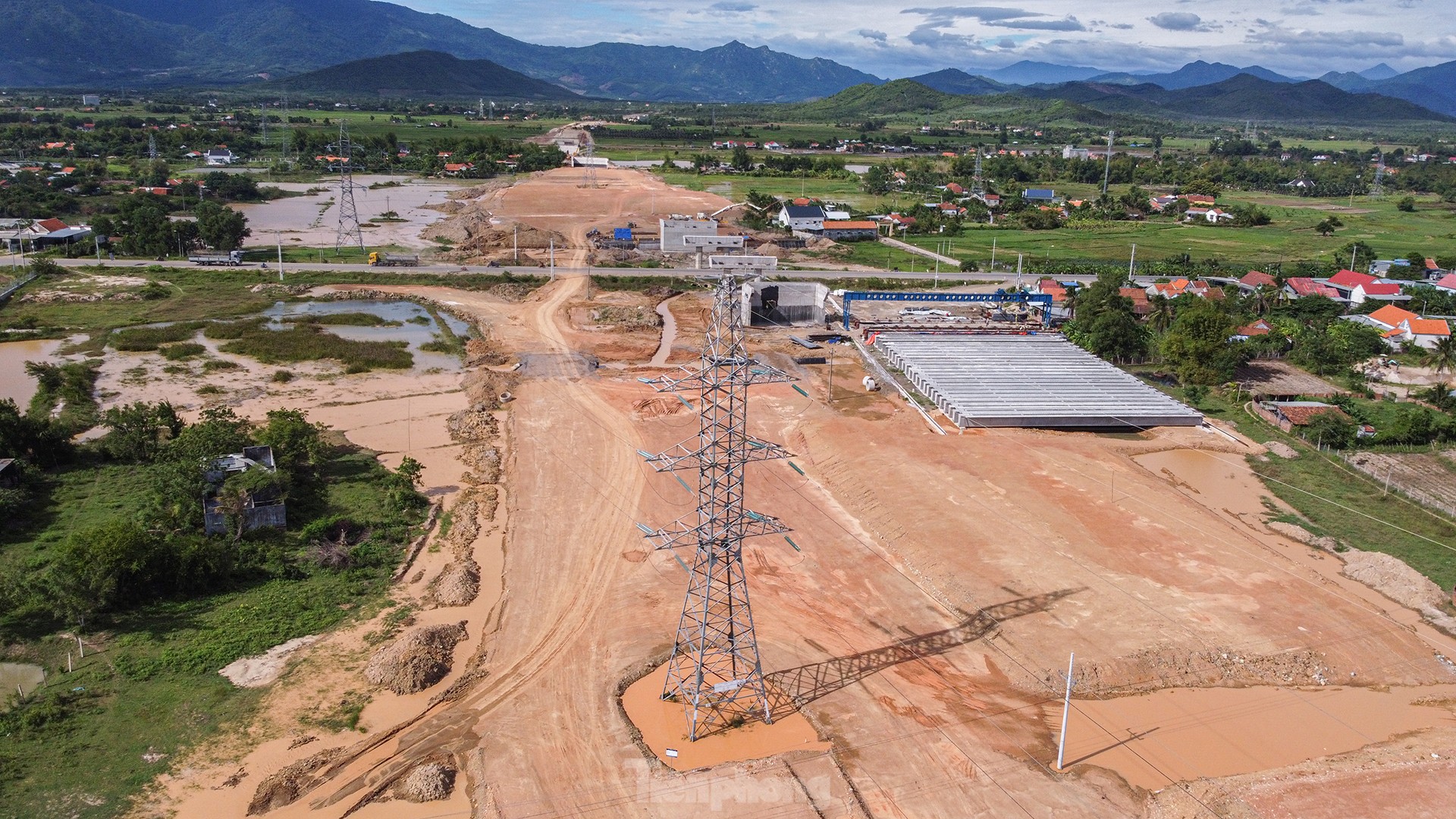 Cận cảnh cao tốc Vân Phong - Nha Trang gần 12.000 tỷ nguy cơ 'lụt' tiến độ ảnh 7