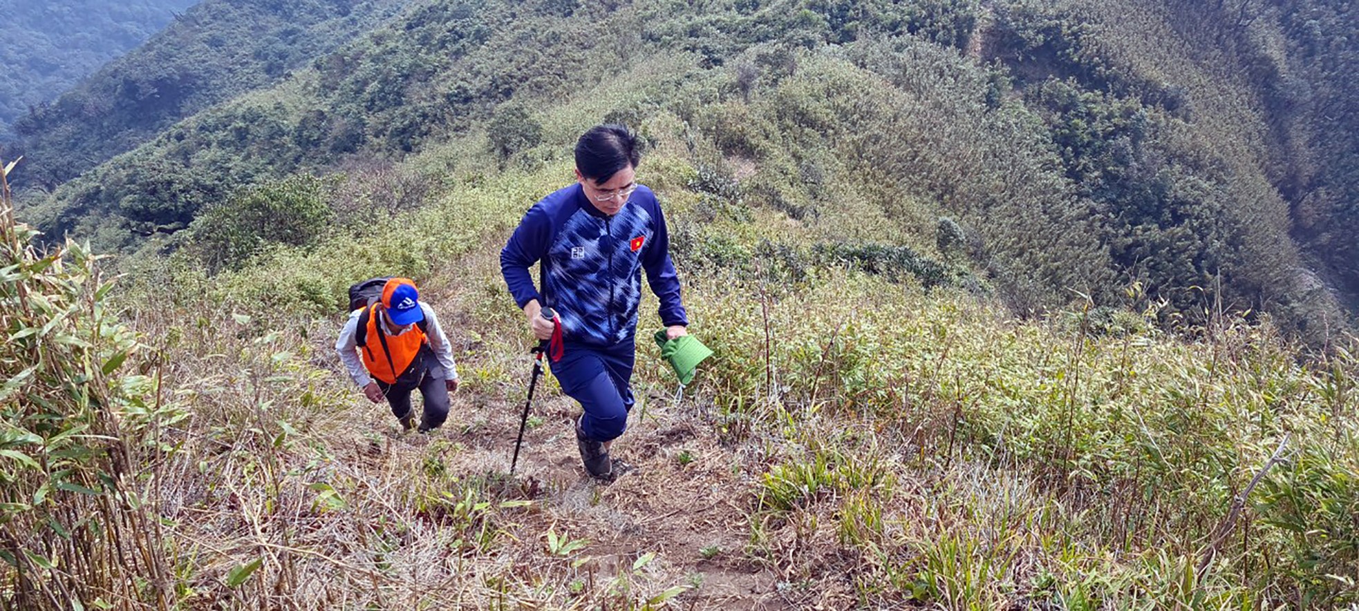 Xuyên rừng già chinh phục một trong tứ đại đỉnh núi Việt Nam ảnh 2