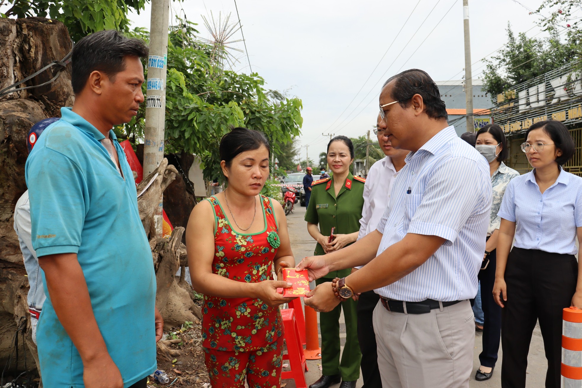 Sạt lở kinh hoàng nhấn chìm 5 căn nhà xuống sông Cần Giuộc ảnh 3