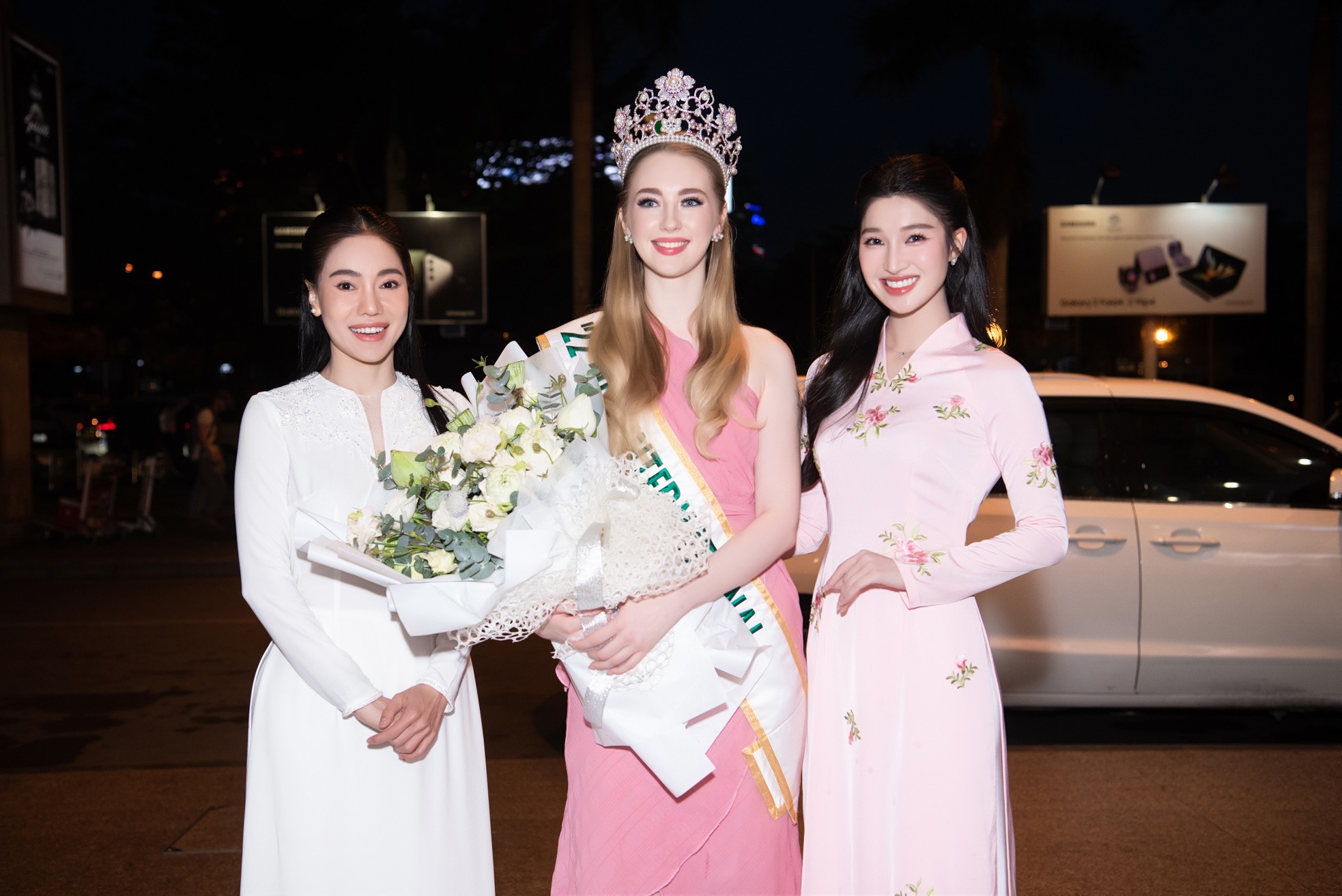 Đương kim Hoa hậu Quốc tế đến Việt Nam ảnh 6
