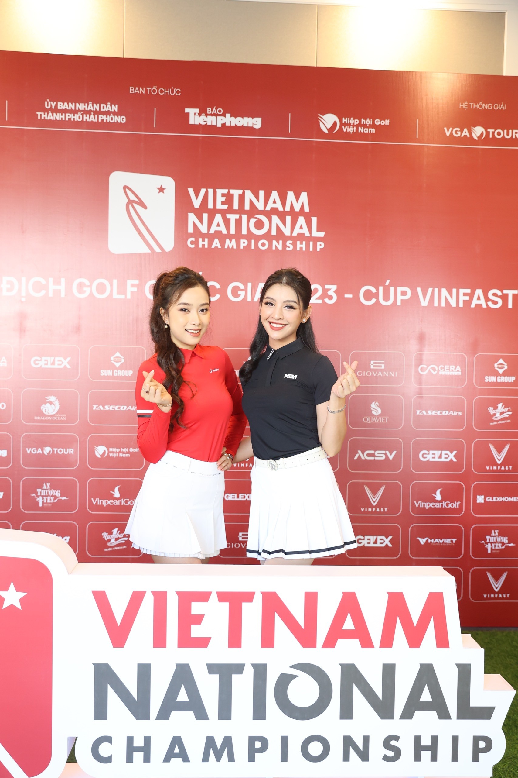 Hoa hậu Ngọc Hân và dàn người đẹp khoe sắc ở họp báo Giải Vô địch Golf Quốc gia ảnh 17