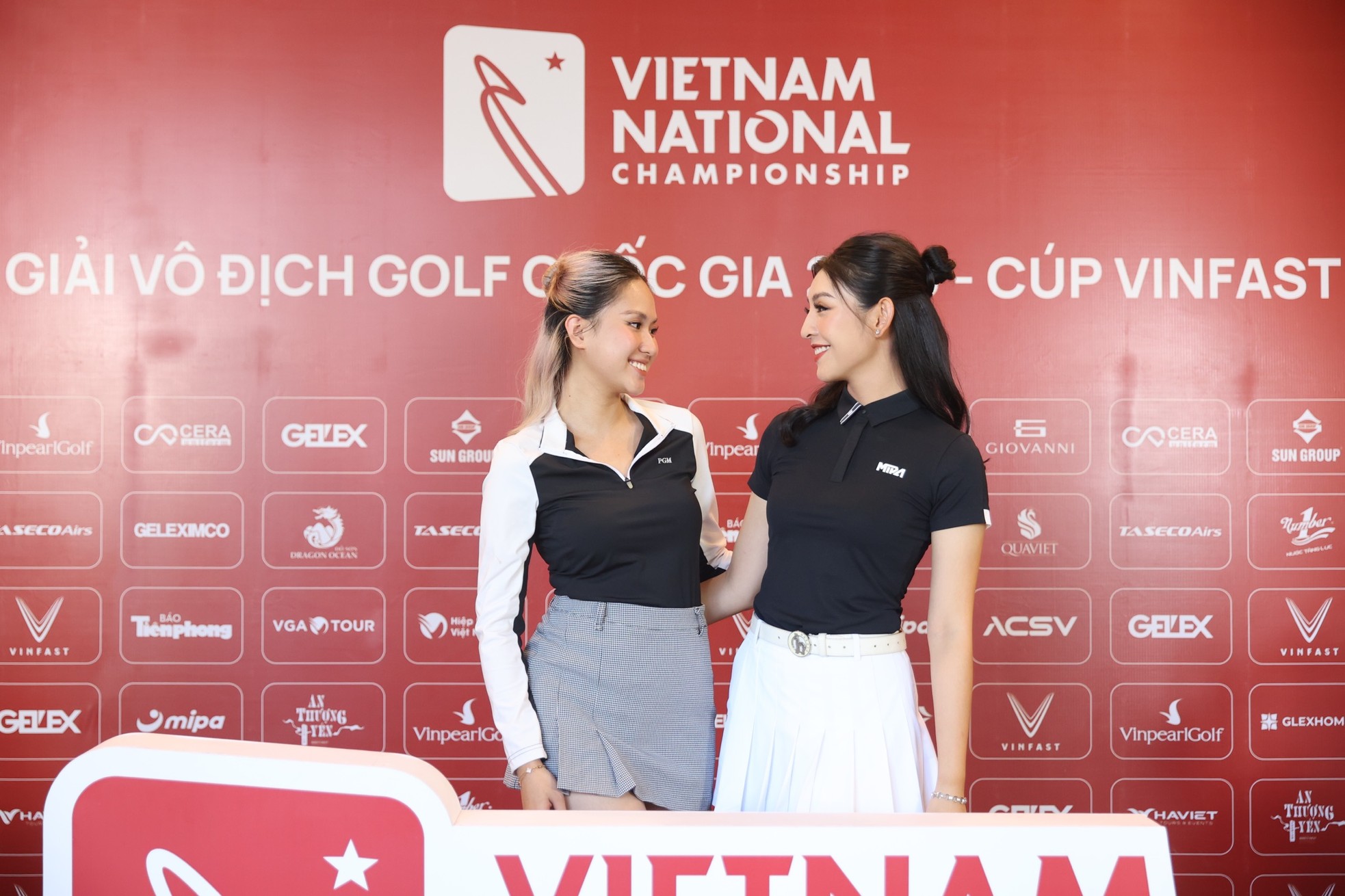 Hoa hậu Ngọc Hân và dàn người đẹp khoe sắc ở họp báo Giải Vô địch Golf Quốc gia ảnh 20