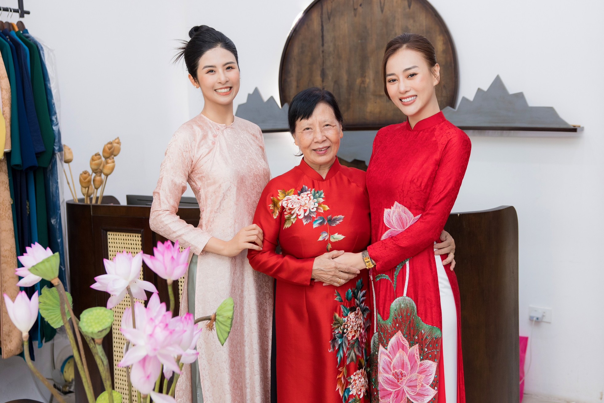 Phương Oanh thử áo dài cho đám hỏi với shark Bình ảnh 1