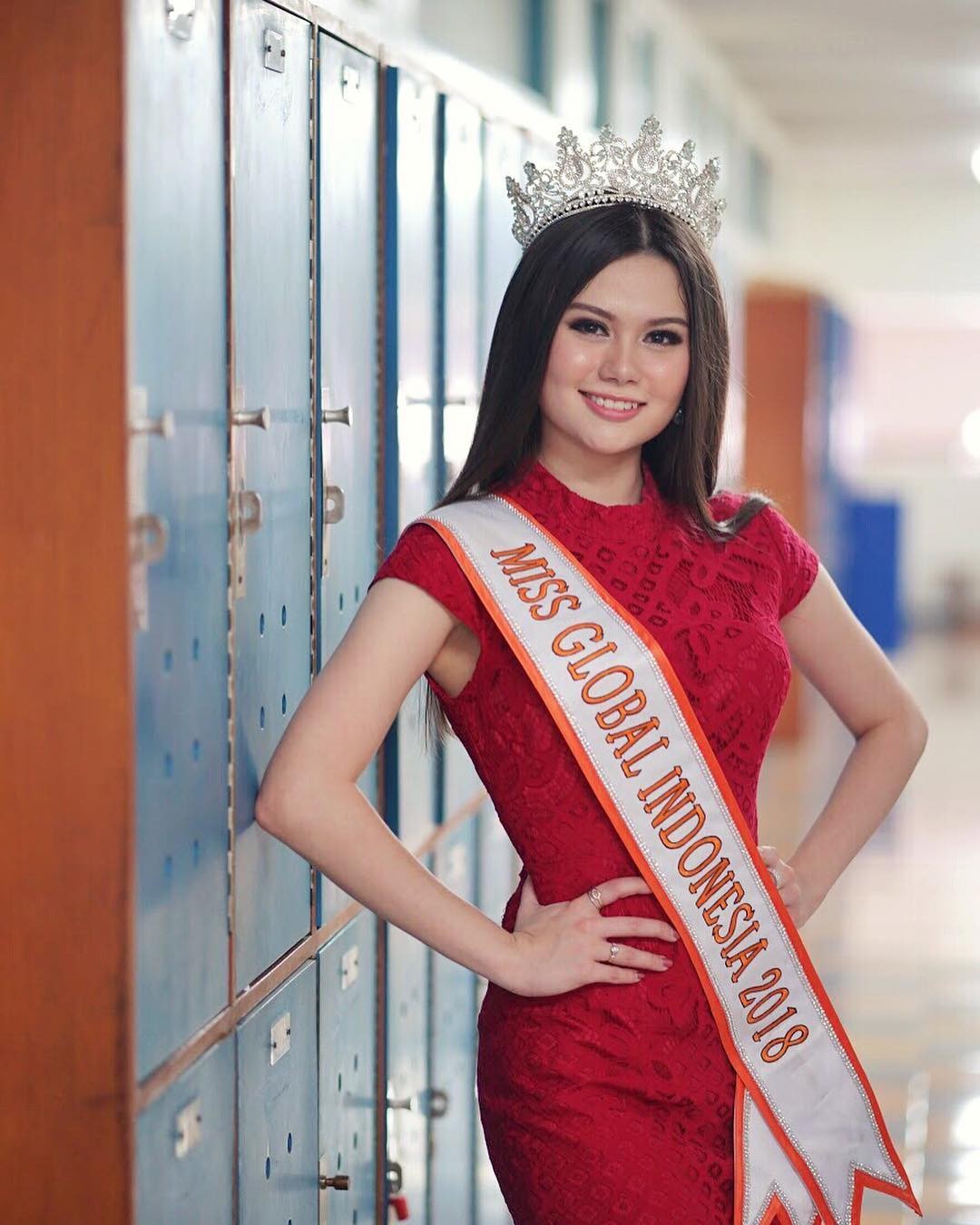 Ngoại hình tân Hoa hậu Hoàn vũ Indonesia gây tranh cãi ảnh 9