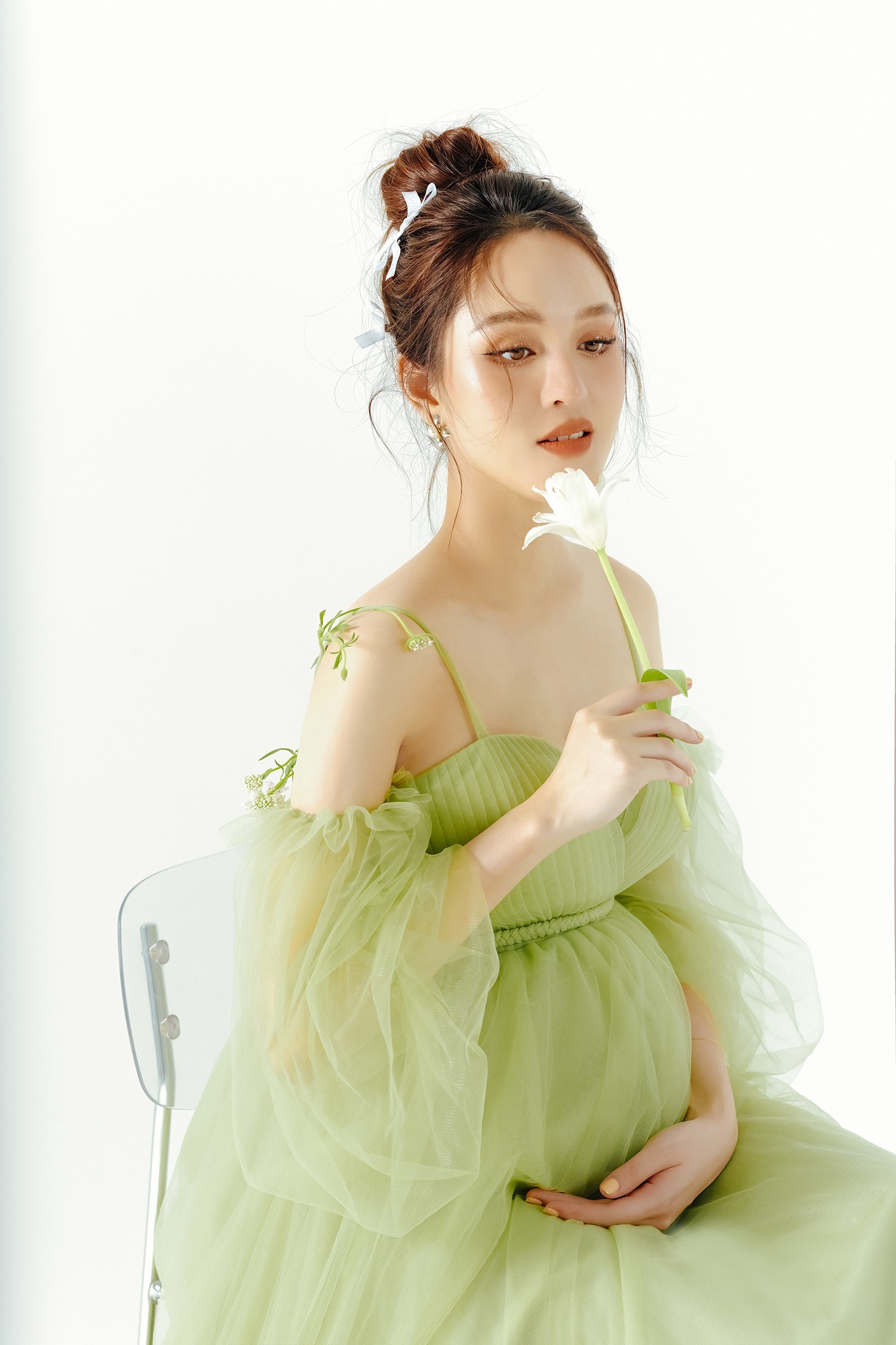 Á hậu Hoàng Anh sinh con thứ 3 ảnh 1