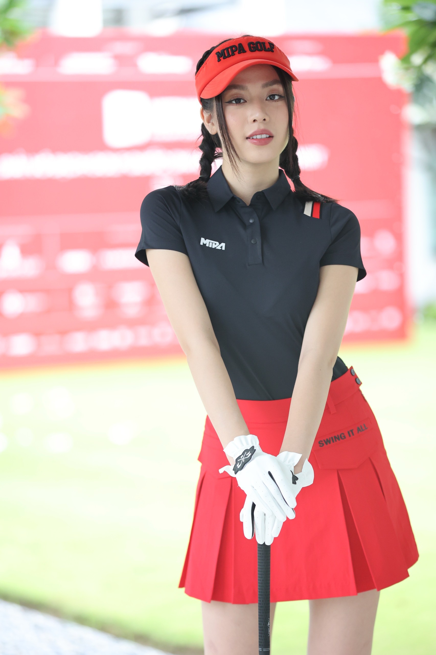 Hoa hậu Đỗ Thị Hà, Thanh Thủy đọ sắc rạng rỡ với trang phục golf ảnh 12