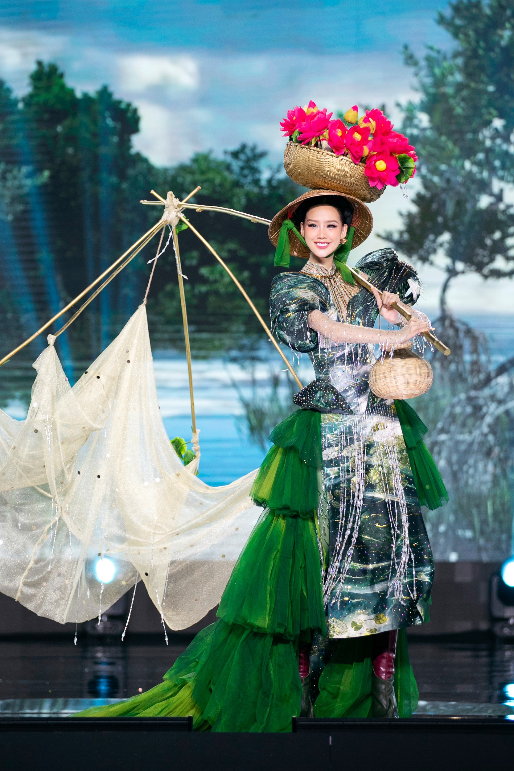 Dàn Hoa, Á hậu diễn trang phục dân tộc tại Hoa hậu Hòa bình Việt Nam ảnh 5