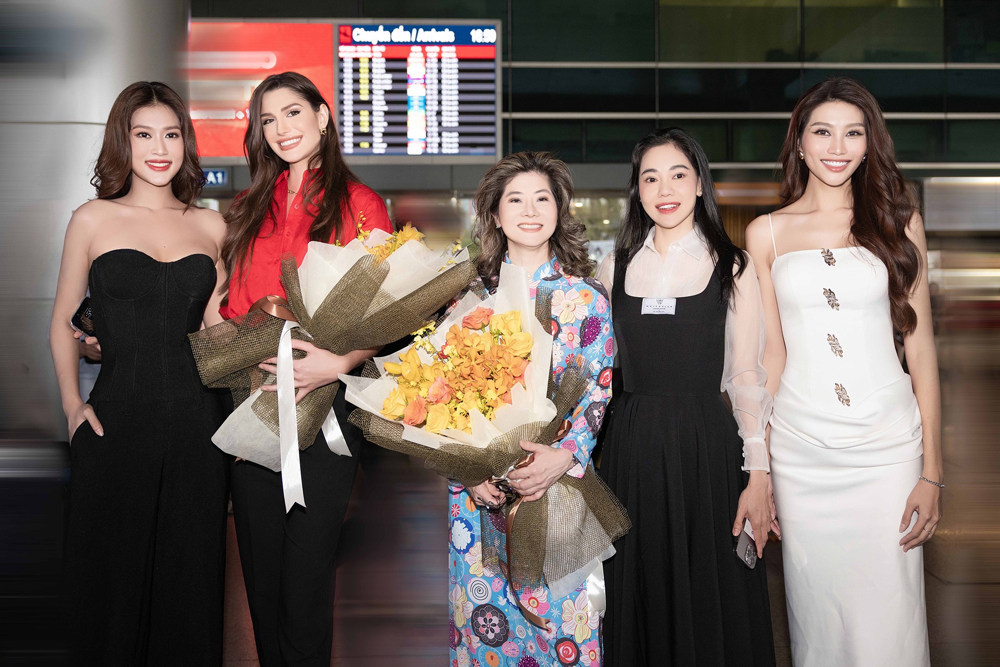 Hoa hậu đẹp nhất thế giới đến TPHCM ảnh 1