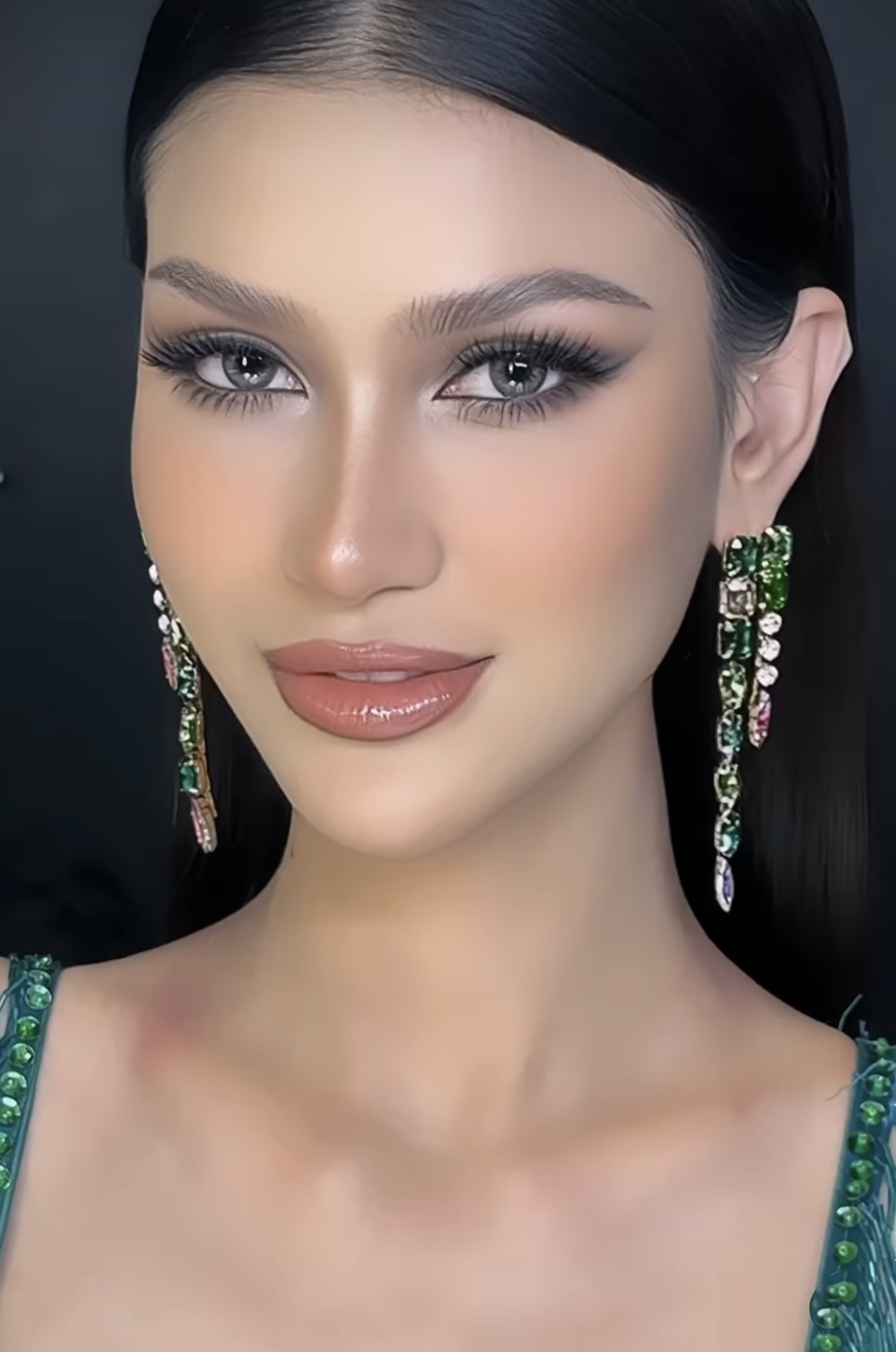Đương kim Hoa hậu Hòa bình Indonesia khám phá TPHCM ảnh 5