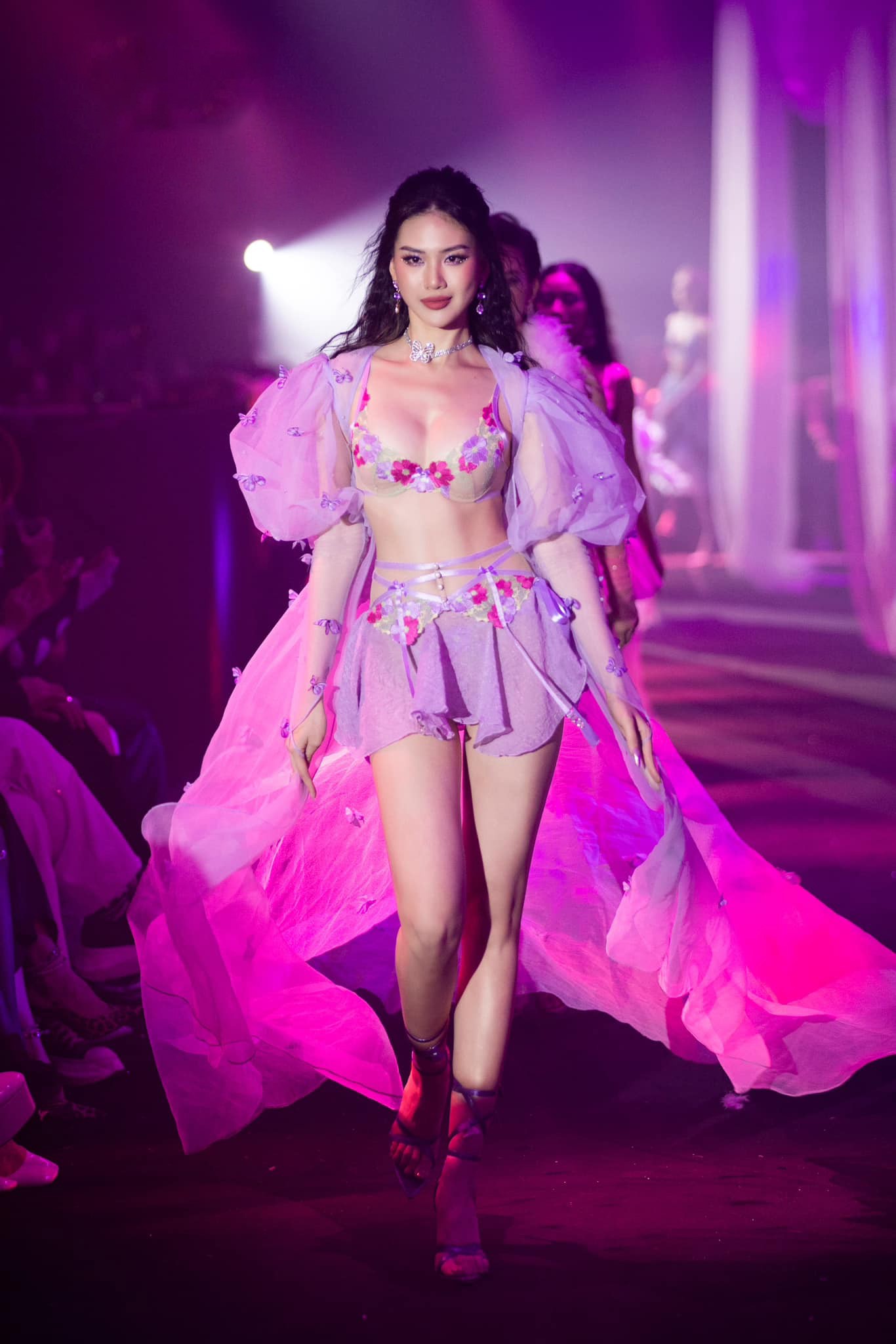 Hương Ly, Bùi Quỳnh Hoa vào top 18 Miss Universe Vietnam ảnh 4