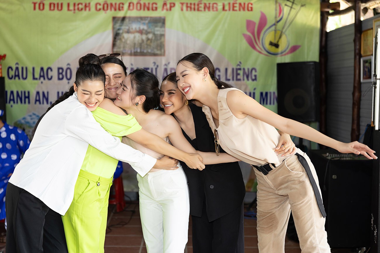 Bốn Hoa hậu quốc tế đến Việt Nam du lịch cùng Bảo Ngọc ảnh 16