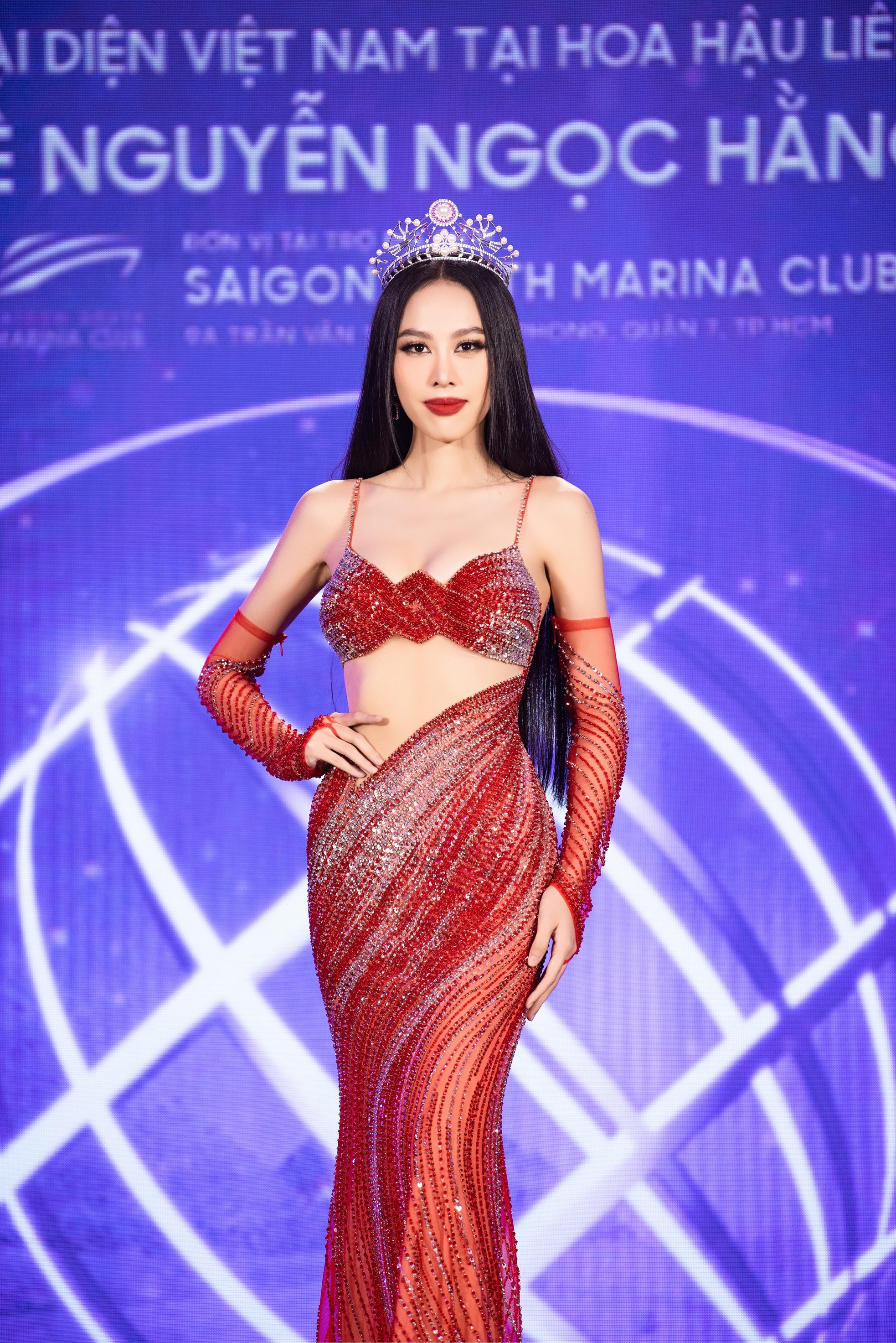 Á hậu Ngọc Hằng bật khóc khi nhận sash ở Hoa hậu Liên lục địa ảnh 1