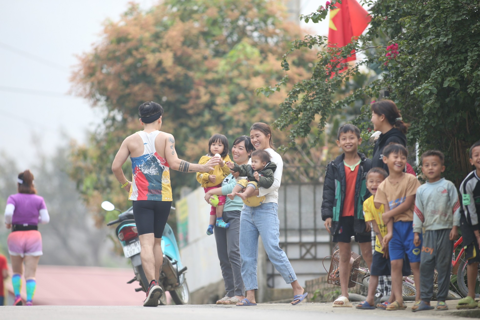 Sau Tiền Phong Marathon 2023, tất cả đều phải lòng Lai Châu ảnh 3
