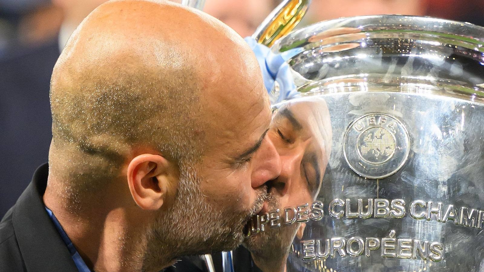 Pep Guardiola, người đàn ông đau khổ, cuồng dại đã tới bến bờ vinh quang ảnh 3