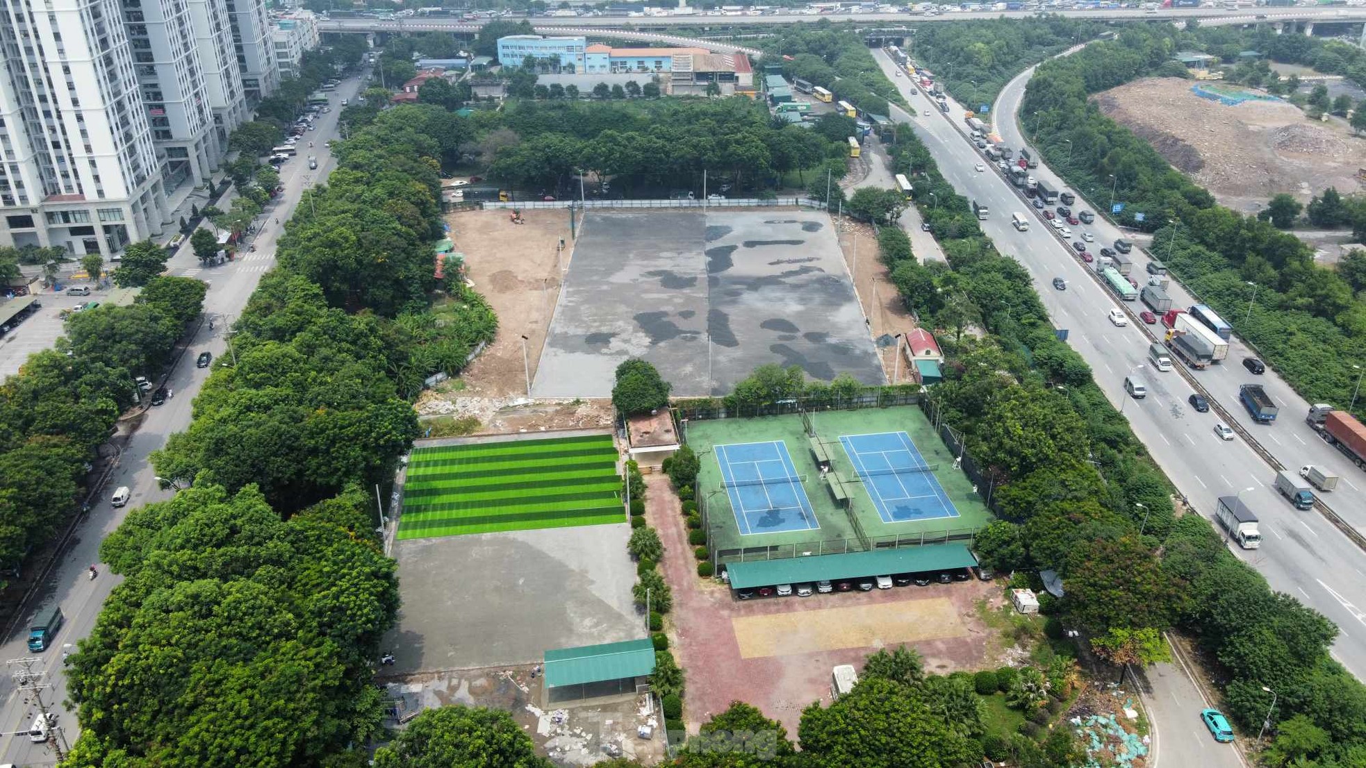 Cận cảnh sân bóng, khu bắn cung 'mọc' trên đất trường học tại phường đông dân nhất Thủ đô ảnh 6