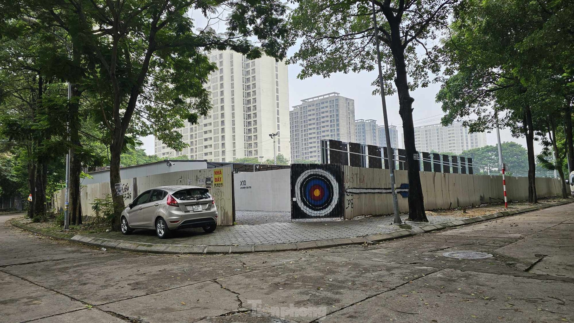 Cận cảnh sân bóng, khu bắn cung 'mọc' trên đất trường học tại phường đông dân nhất Thủ đô ảnh 5