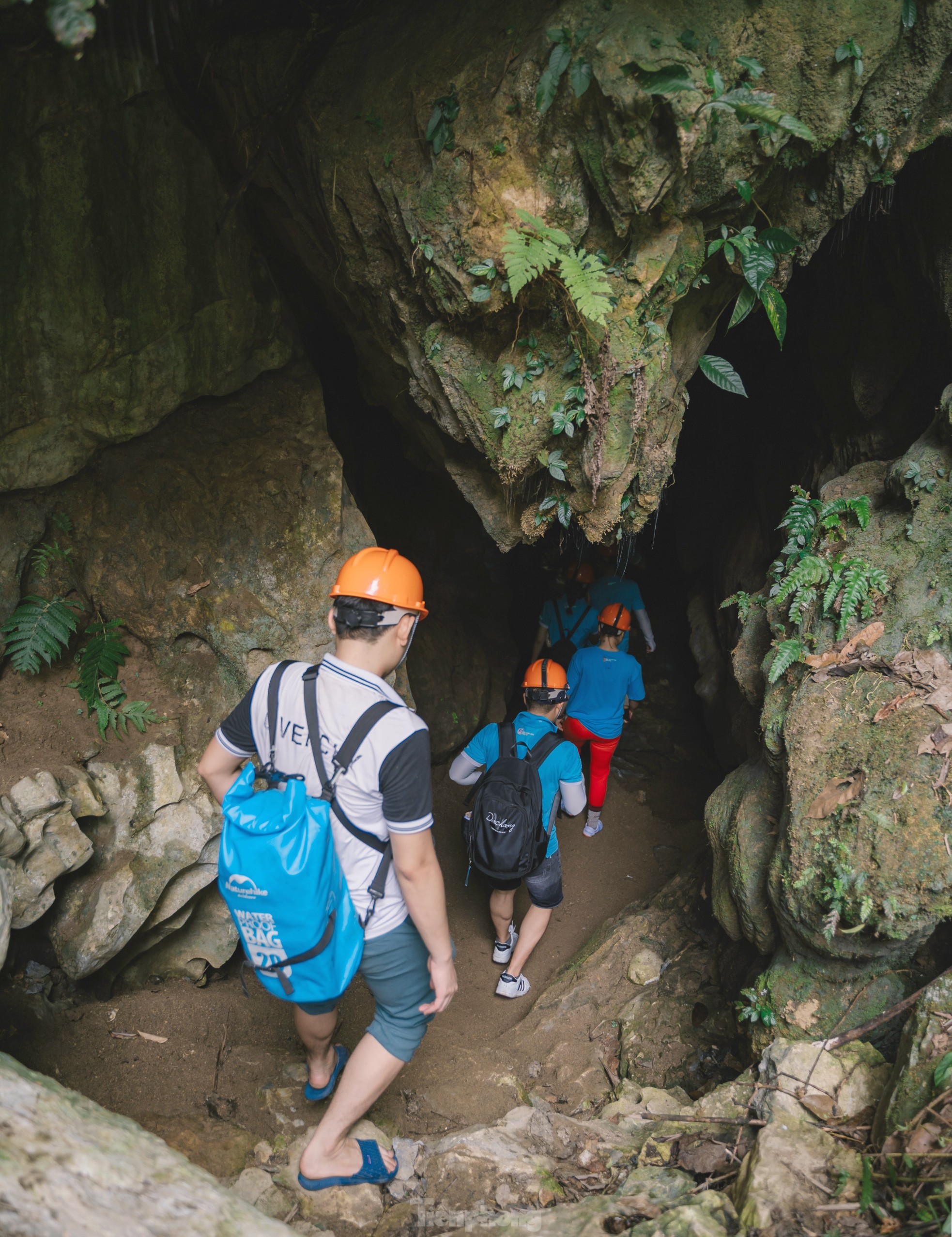 Tuyệt đẹp hang động mang tên một loài cá ở Hà Giang ảnh 1